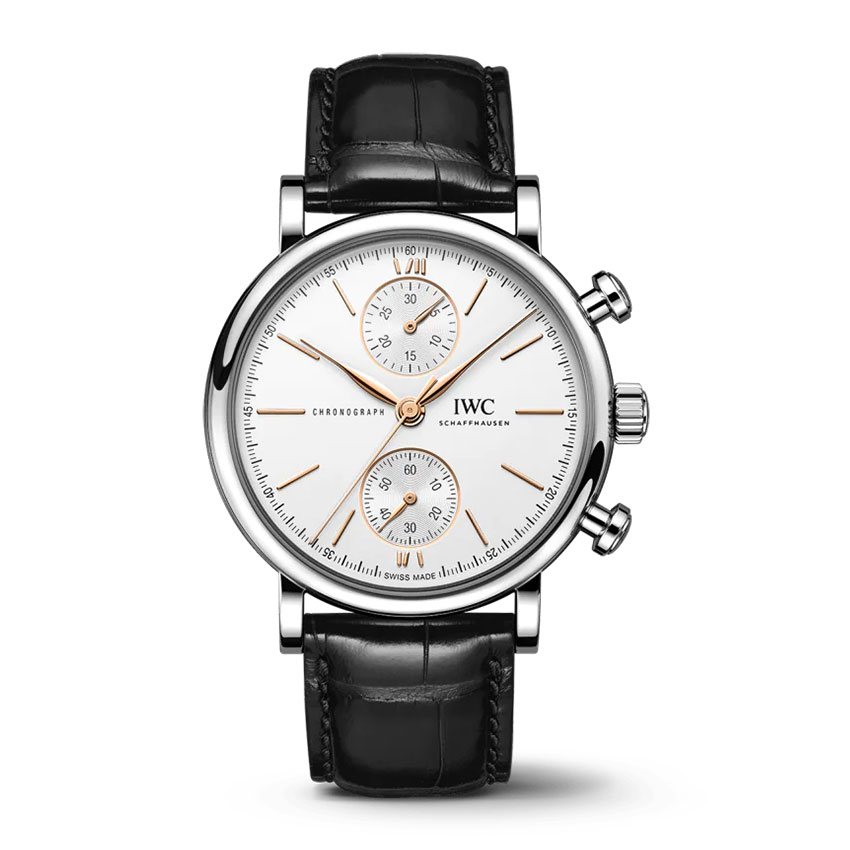 型番:IW391406<br />
ムーヴメント:自動巻き<br />
ケース径:39.0mm<br />
防水:3気圧防水<br />
<br />
価格:946,000円(税込)<br />
<br />
「ポートフィノ・クロノグラフ 39」は、「ポートフィノ」のクラシカルなデザインにスポーティーな魅力が備わった、コンパクトな39mmのケースサイズのタイムピース<br />
<br />
ポートフィノコレクションの特徴であるミニマルなラウンドケースやローマ数字、シンプルなアワーマーカーを備えるこのタイムピースのタイムレスでエレガントなデザインは、性別を問わず人々を魅了してくれる1本です。<br />
クロノグラフは、スポーティーな魅力をさりげなく添える存在として、長い間コレクションに確固たる地位を築いています。<br />
このモデルには、ステンレススティール製ケースに、シルバーメッキの文字盤×ゴールドメッキの針とアップライト・インデックスが組み合わされており、高品質のブラックのアリゲーター・ストラップは着け心地が良く、洗練されたスタイルを演出します。<br />
<br />
※生産終了モデルとなりましたので、お探しの方はお早めにお問い合わせくださいませ。<br />
<br />
お問い合わせは→http://kobayashi-tokeiten.com/inquiryform/ で大分店にチェックをしてお問い合わせください。