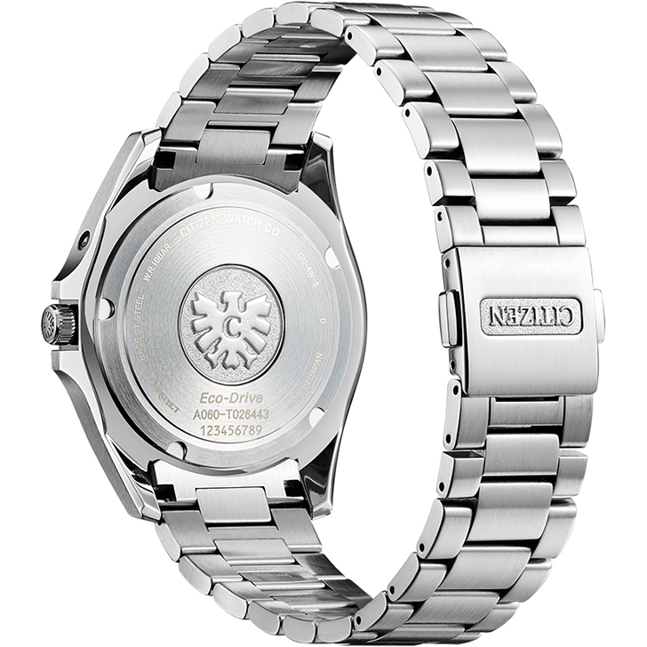 腕時計の本質を追求しつづけてきた、The CITIZEN。正確であること、見やすいこと、普遍的なデザインであること、そして長く愛されること。時計組立マイスターによって生み出される、年差という高精度を誇るシチズンの最高峰実用時計です。