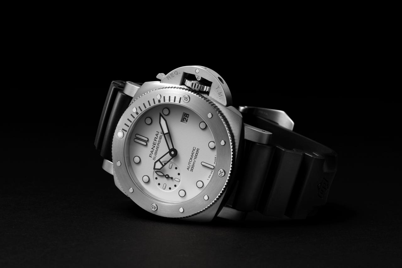 パネライ(PANERAI) サブマーシブル ビアンコ -42mm PAM01223