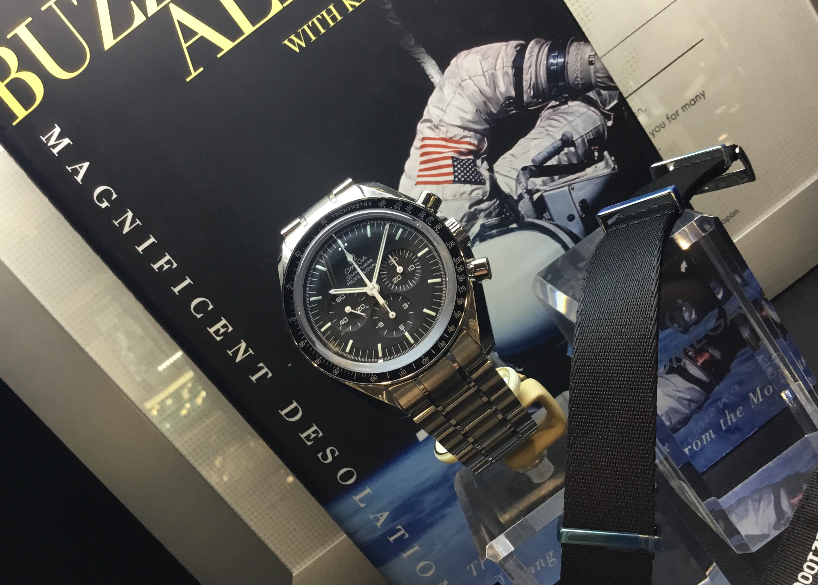 オメガ Omega Omega Moonwatc H Professional Chronograph 42m M The Watch Shop ダイバーシティ東京プラザ ブランド腕時計の正規販売店紹介サイトgressive グレッシブ オメガ Omega Omega Moonwatc H Professional Chronograph 42m M The Watch Shop ダイバーシティ東京プラザ ブランド腕時計の正規販売店紹介サイトgressive グレッシブ