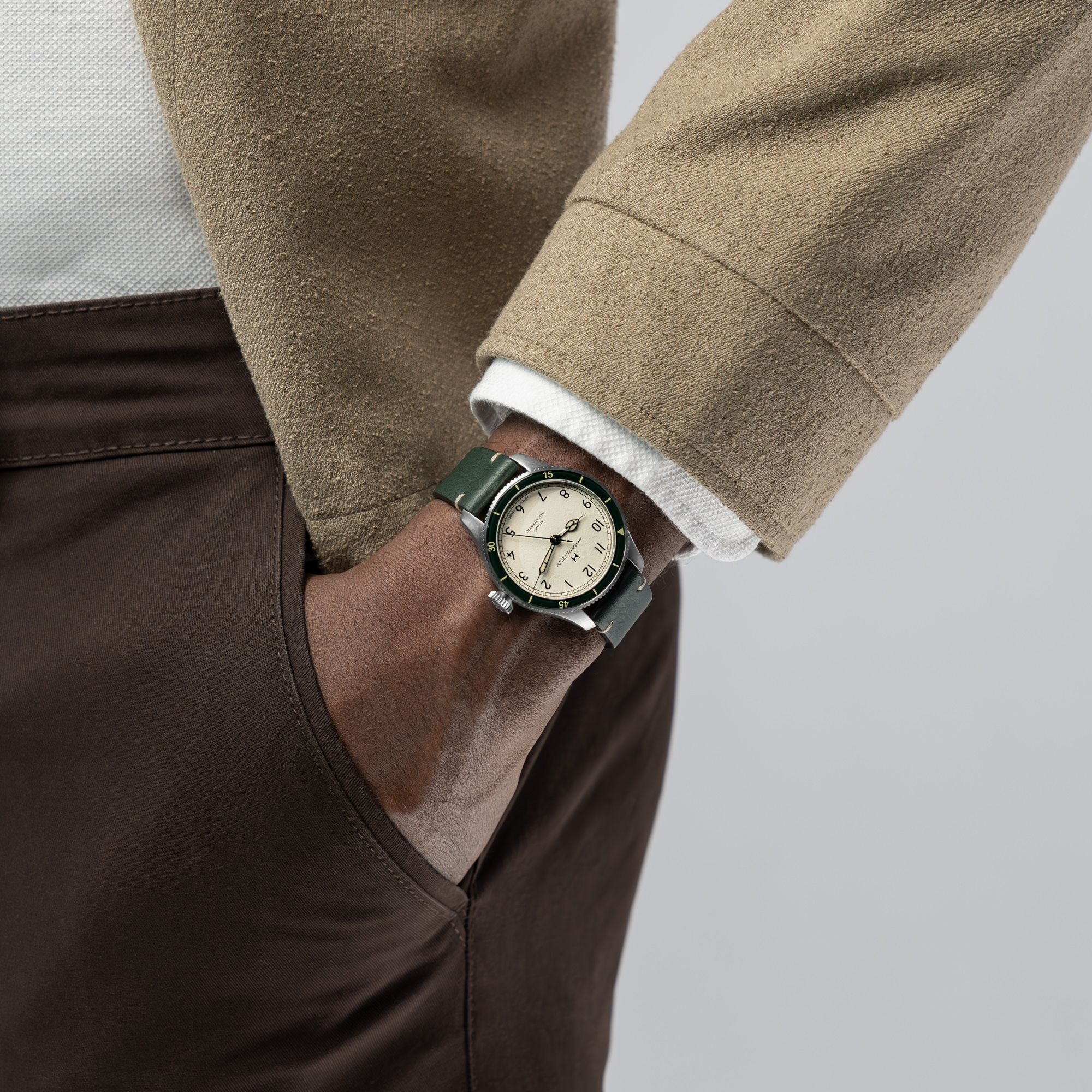 カーキ アビエーション パイロット パイオニア 38mm  ホワイト H76255810