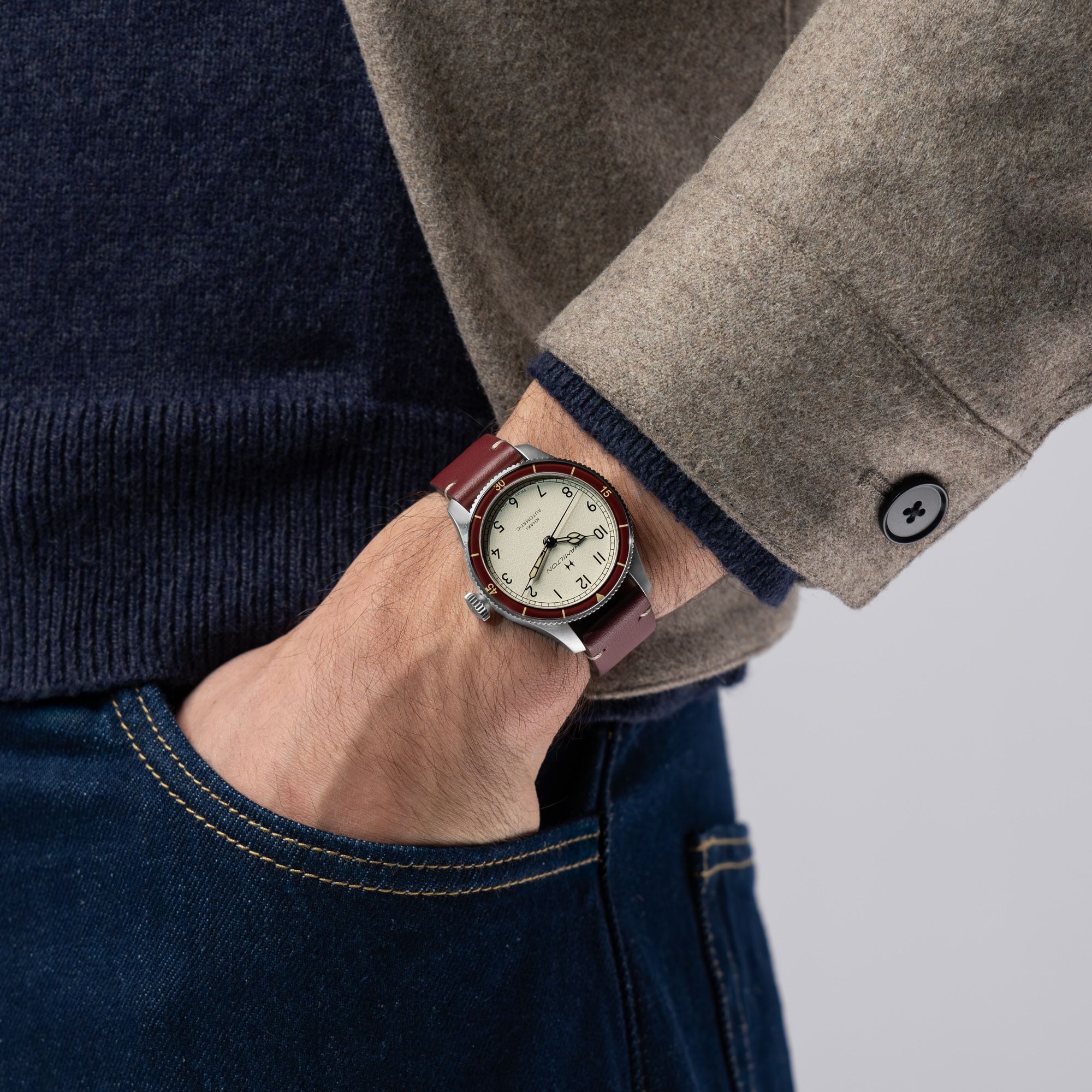 カーキ アビエーション パイロット パイオニア 38mm  ホワイト  H76265810