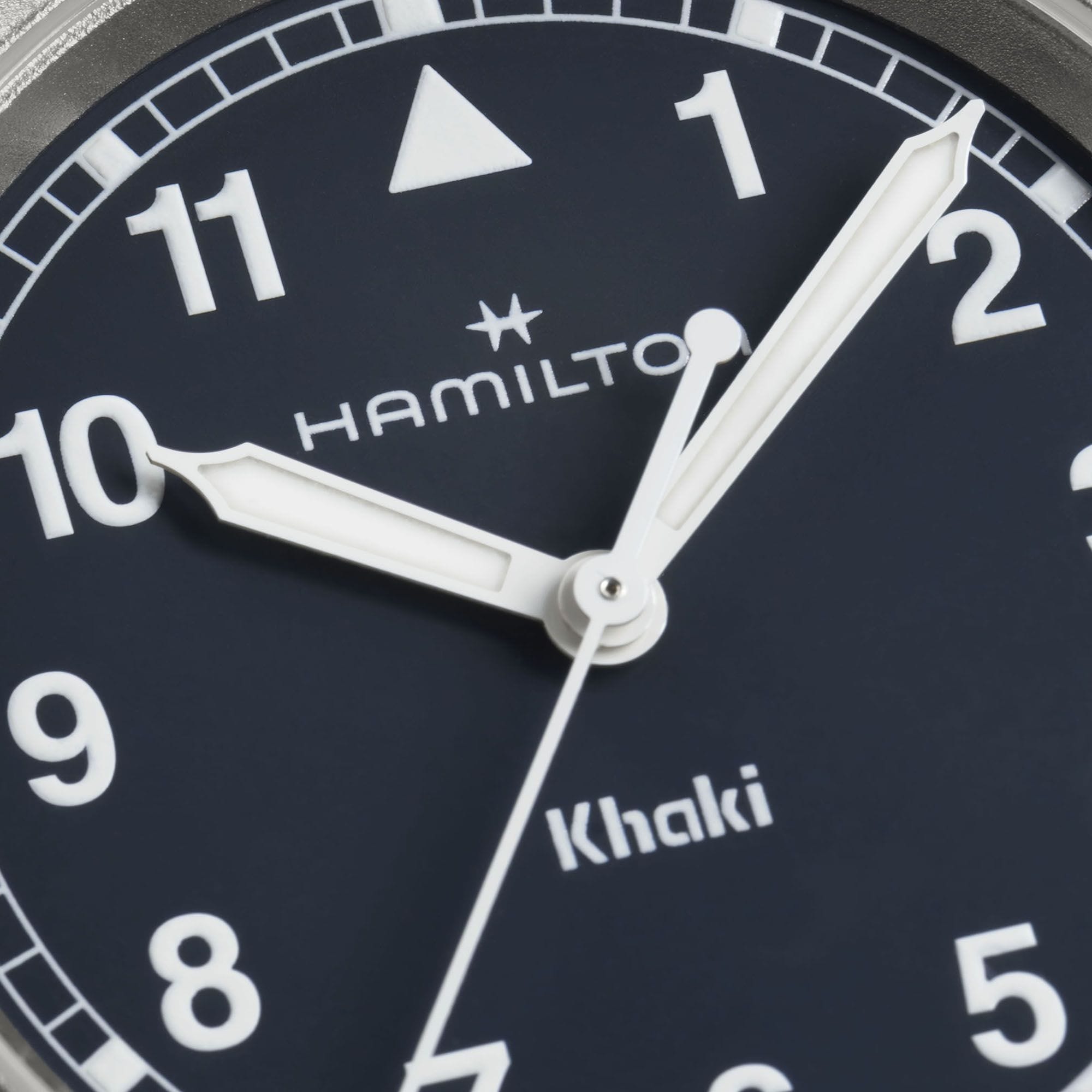 カーキ フィールド クォーツ 33mm  ブルー  H69301140