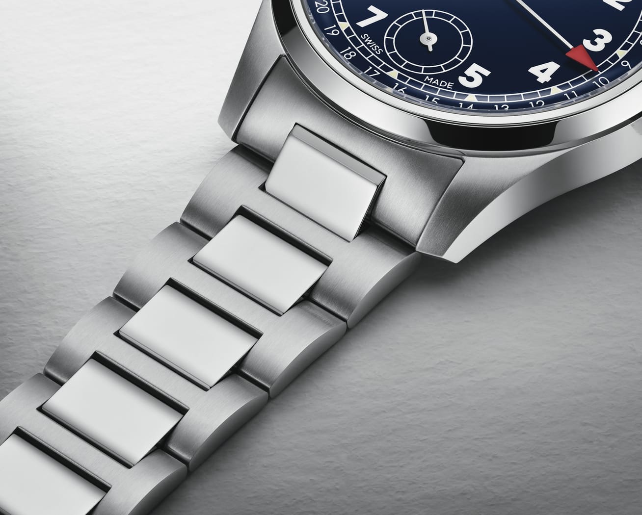 ビッグクラウン ポインターデイト  キャリバー403  38mm  ブルー  01 403 7776 4065-07 8 19 06