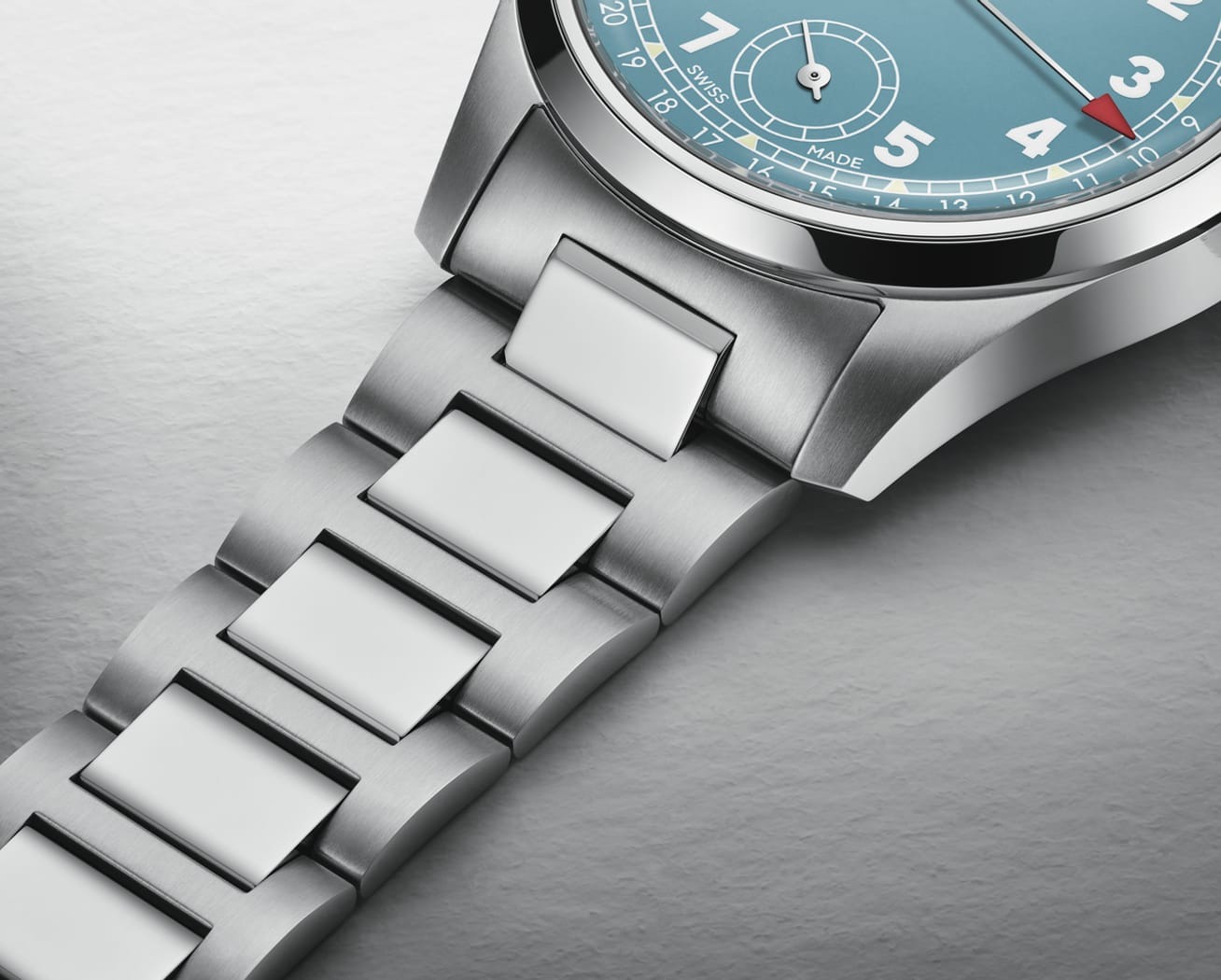 ビッグクラウン ポインターデイト  キャリバー473  38mm  ブルー  01 473 7786 4065-07 8 19 06