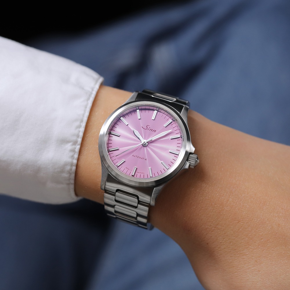 556 Mauve