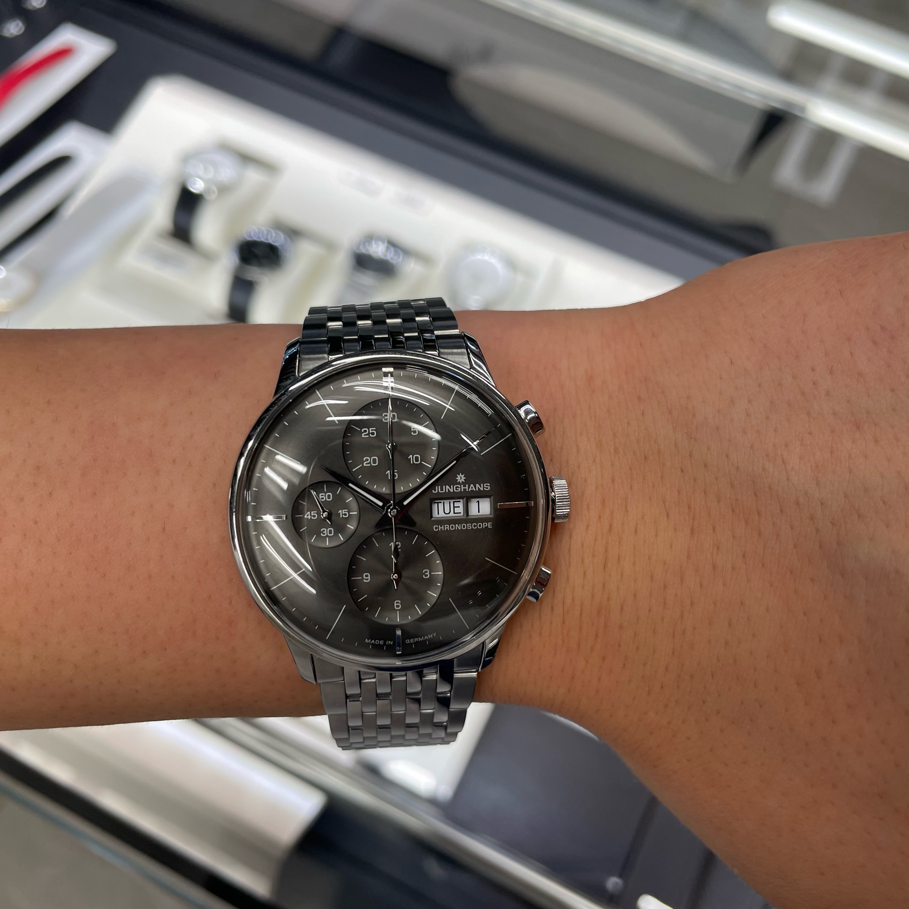 ユンハンス　腕時計　時計　ドイツ　クロノグラフ　機械式時計　おしゃれ　かっこいい　デイデイト　ブラック　ステンレススティール　オシャレ