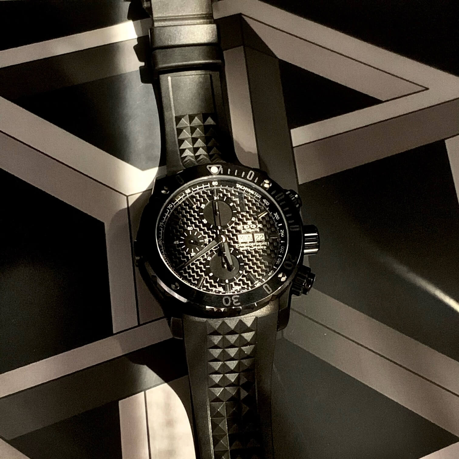 CHRONOFFSHORE-1 CHRONOGRAPH　クロノグラフ　高級時計　腕時計　メンズ腕時計 EDOX　エドックス 　WING　時計　高級時計　北陸　石川 機械式腕時計　セラミック　　ダイバーズウォッチ 01122-37N1-NIN1-S  