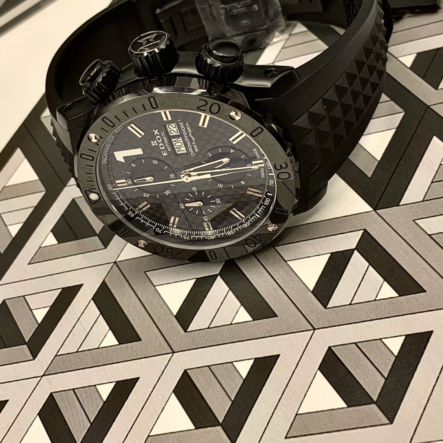 CHRONOFFSHORE-1 CHRONOGRAPH　クロノグラフ　高級時計　腕時計　メンズ腕時計 EDOX　エドックス 　WING　時計　高級時計　北陸　石川 機械式腕時計　セラミック　　ダイバーズウォッチ 01122-37N1-NIN1-S