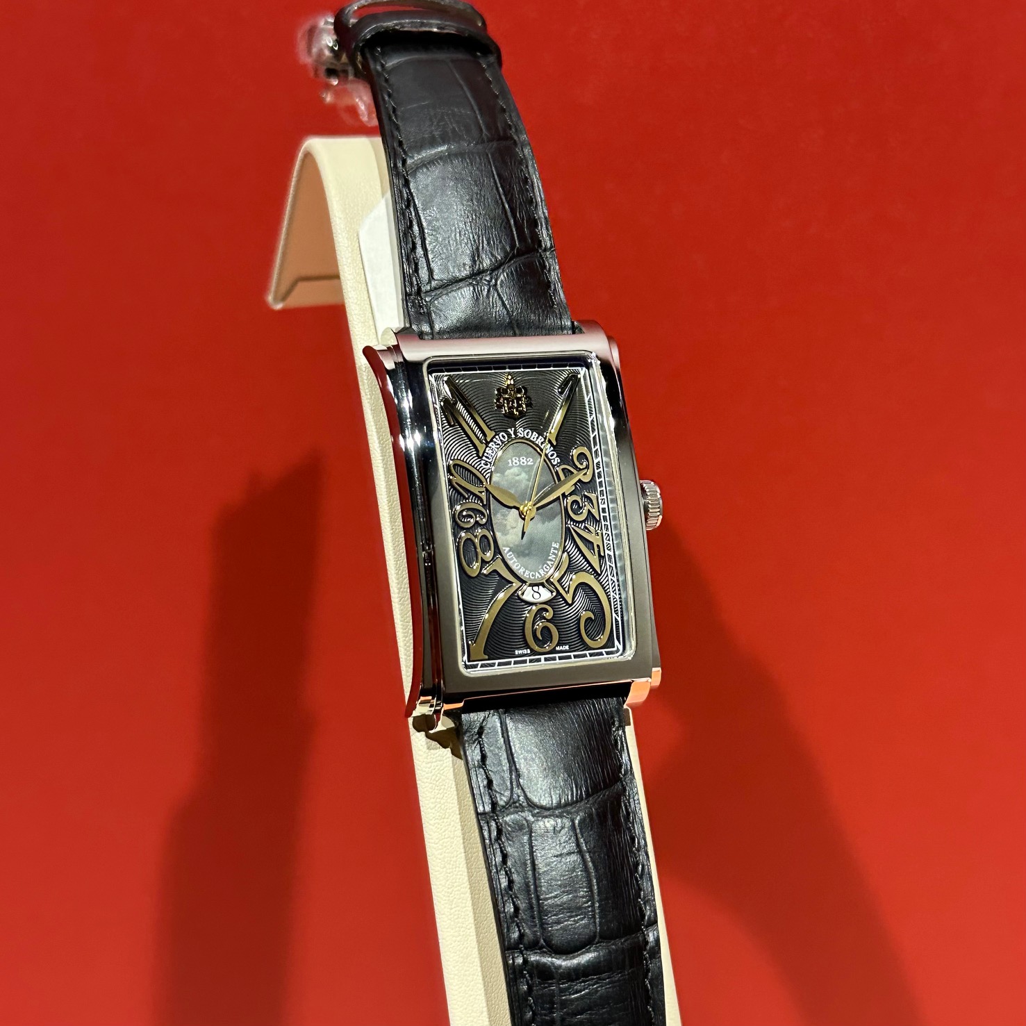 時計　腕時計　クエルボ　かっこいい　スイス　機械式腕時計　ブラック　マザーオブパール　金　ゴールド　大人　格上げ　渋い　華やか
