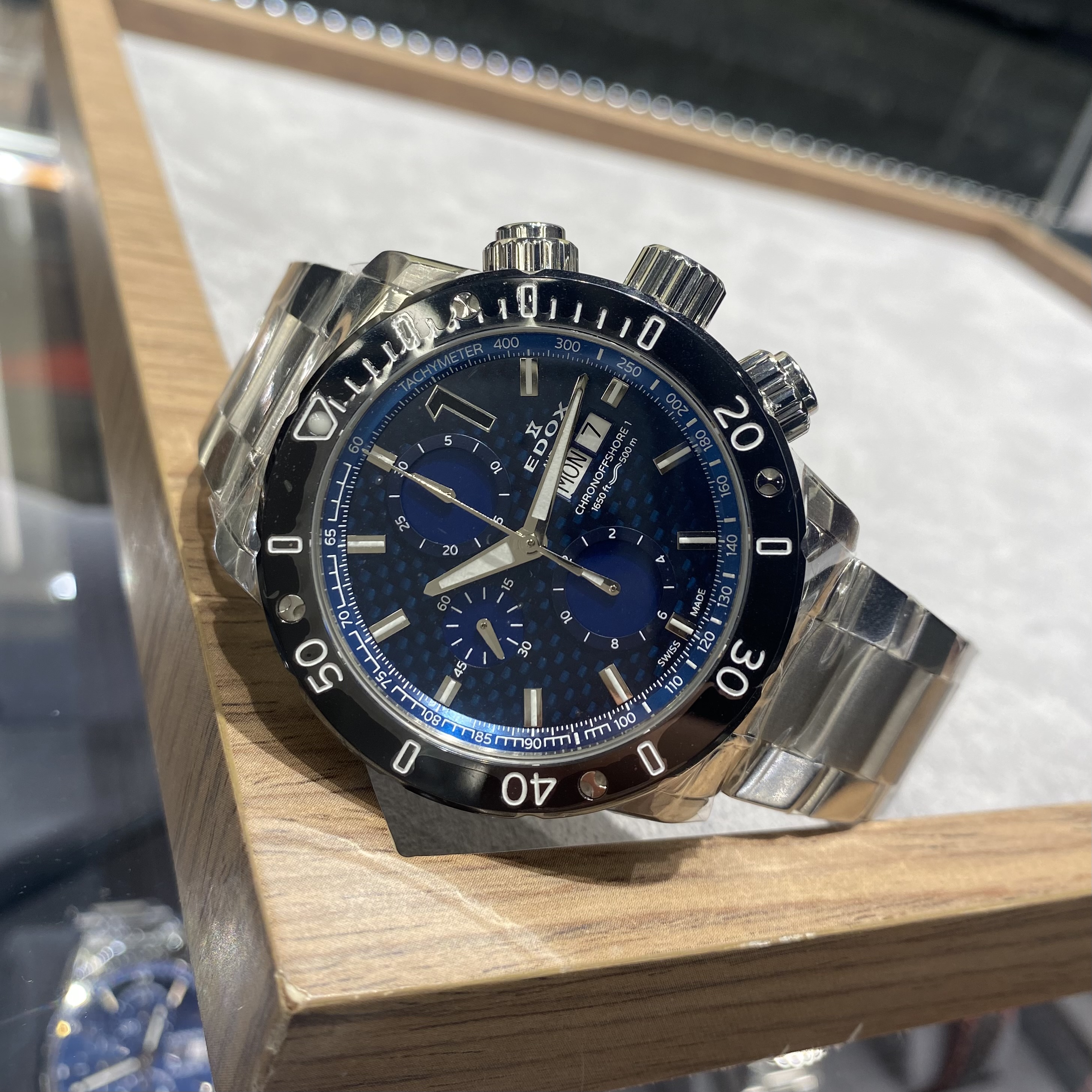 EDOX　エドックス　時計　クォーツ　時計好き　腕時計　かっこいい　スポーティー クロノグラフ　オートマティック　青　黒　シルバー　メタリック　ダイバーズウォッチ