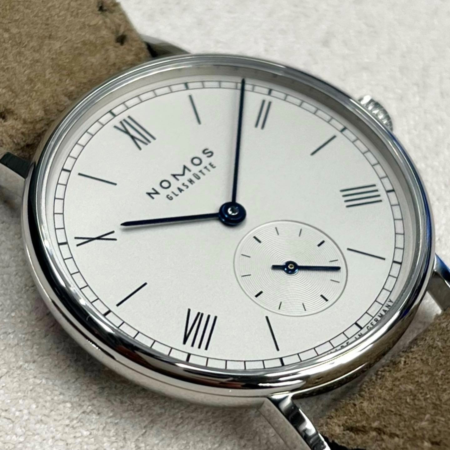 ノモス　可愛い　時計　腕時計　プレゼント　旅行　旅　時計好き　シンプル　