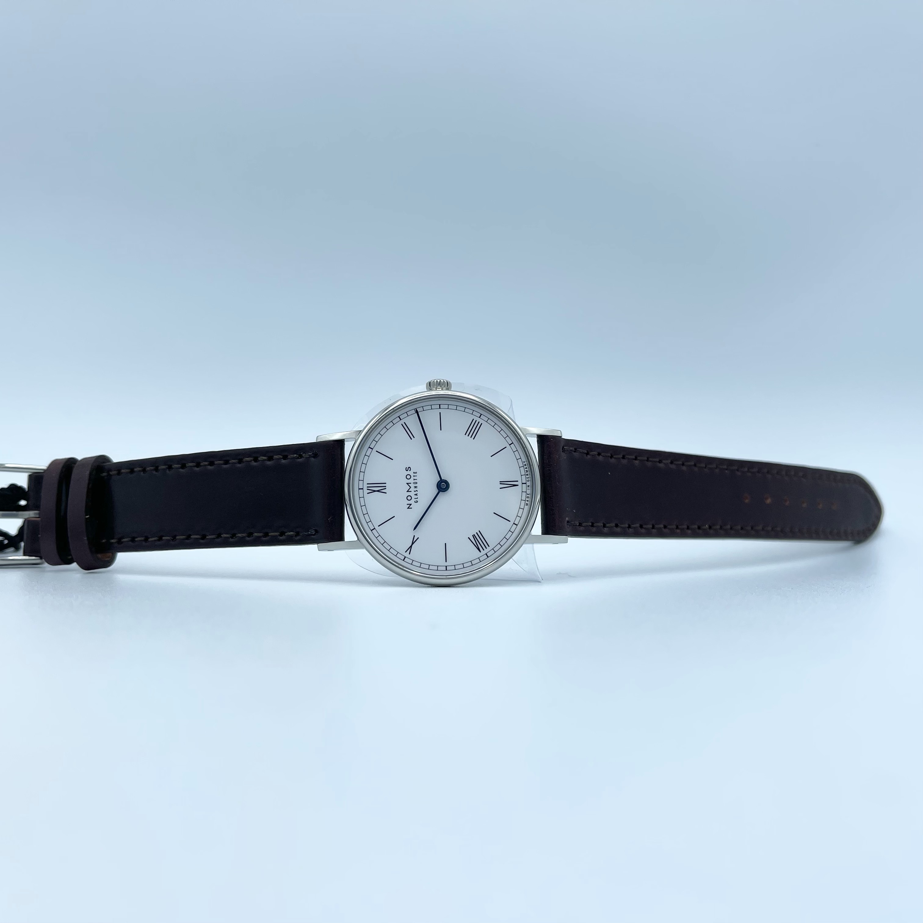 NOMOS GLASHÜTTE 　nomos　ノモス　ラドウィッグ　LUDWIG　レディース腕時計　メンズ腕時計　シンプル　時計　デザイン　機械式時計　機械式腕時計　ドイツ時計　ドイツ時計　腕時計　時計　プレゼント　ペアウォッチ　高級時計　ミニマリズム　石川県　石川　北陸　正規取扱店　正規店　249