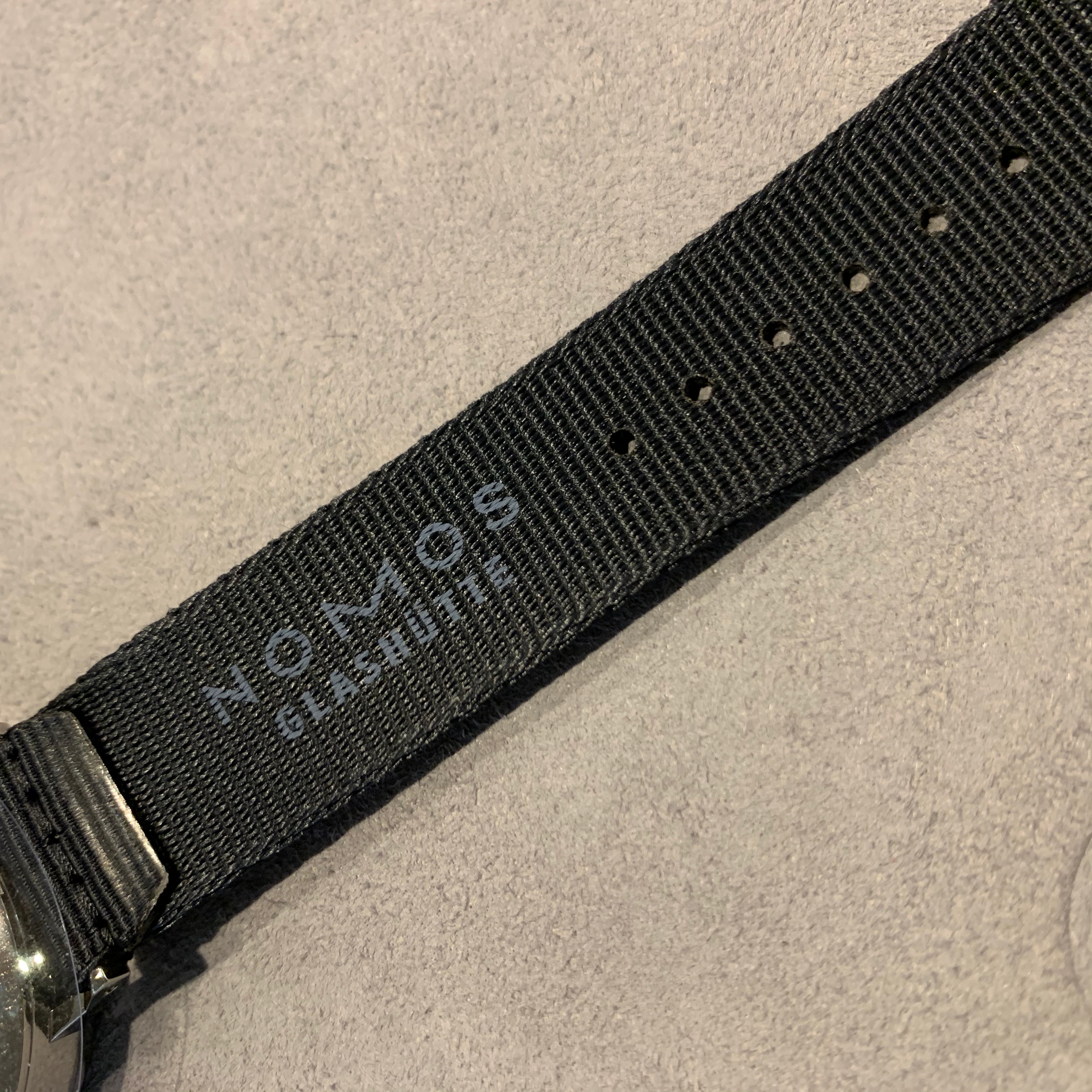 NOMOS GLASHÜTTE 　ノモス　アホイ　ドイツ時計　レディース腕時計　メンズ腕時計　高級時計　ミニマリズム AH130011AT2