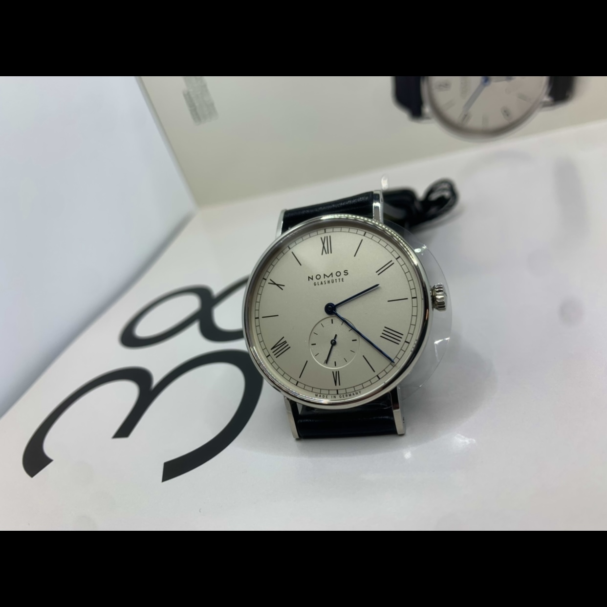 ノモス グラスヒュッテ Nomos Glashutte ラドウィッグ 38 ブランド腕時計の正規販売店紹介サイトgressive グレッシブ
