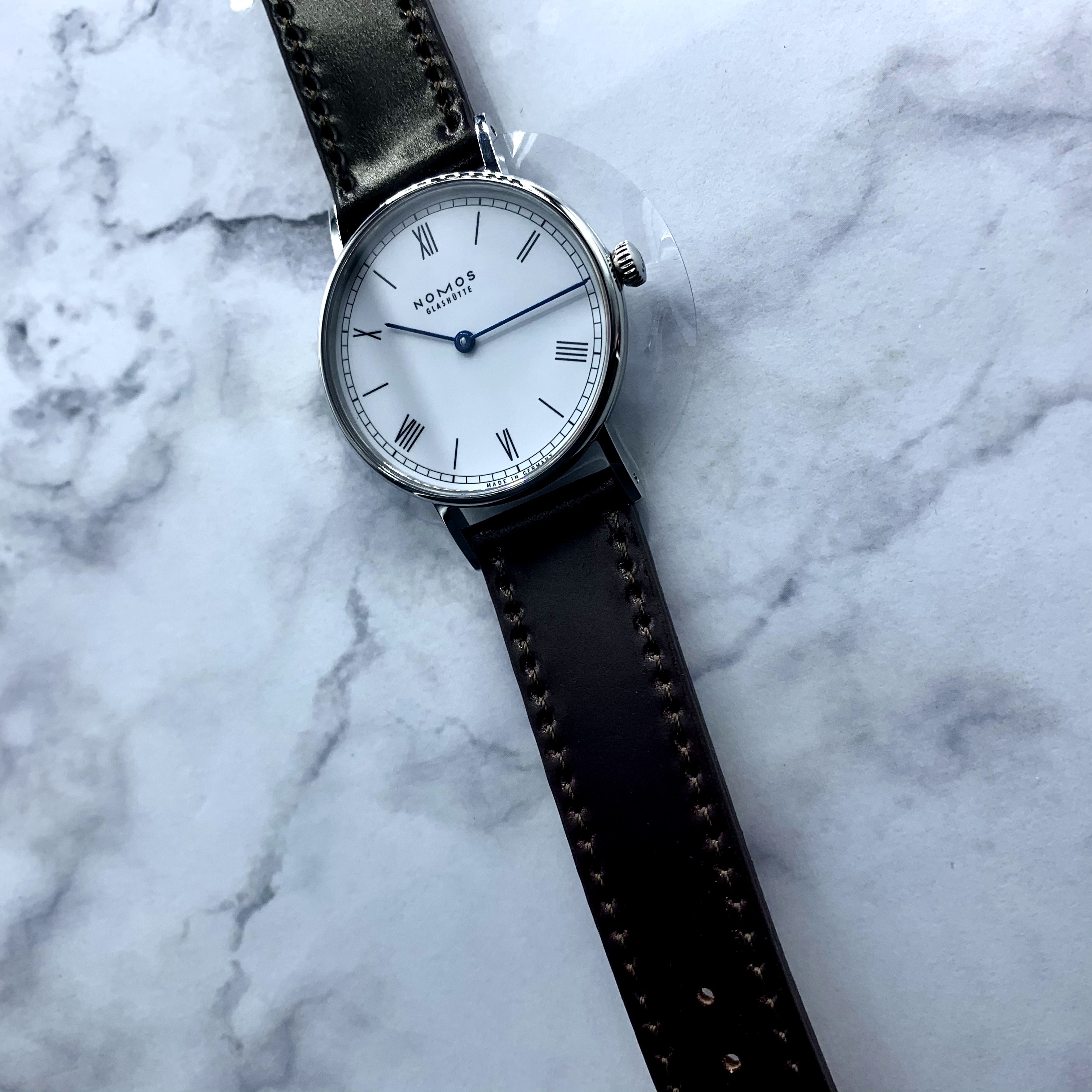 ノモス グラスヒュッテ Nomos Glashutte ラドウィッグ 33 デュオ ホワイトエナメル ブランド腕時計の正規販売店紹介サイトgressive グレッシブ