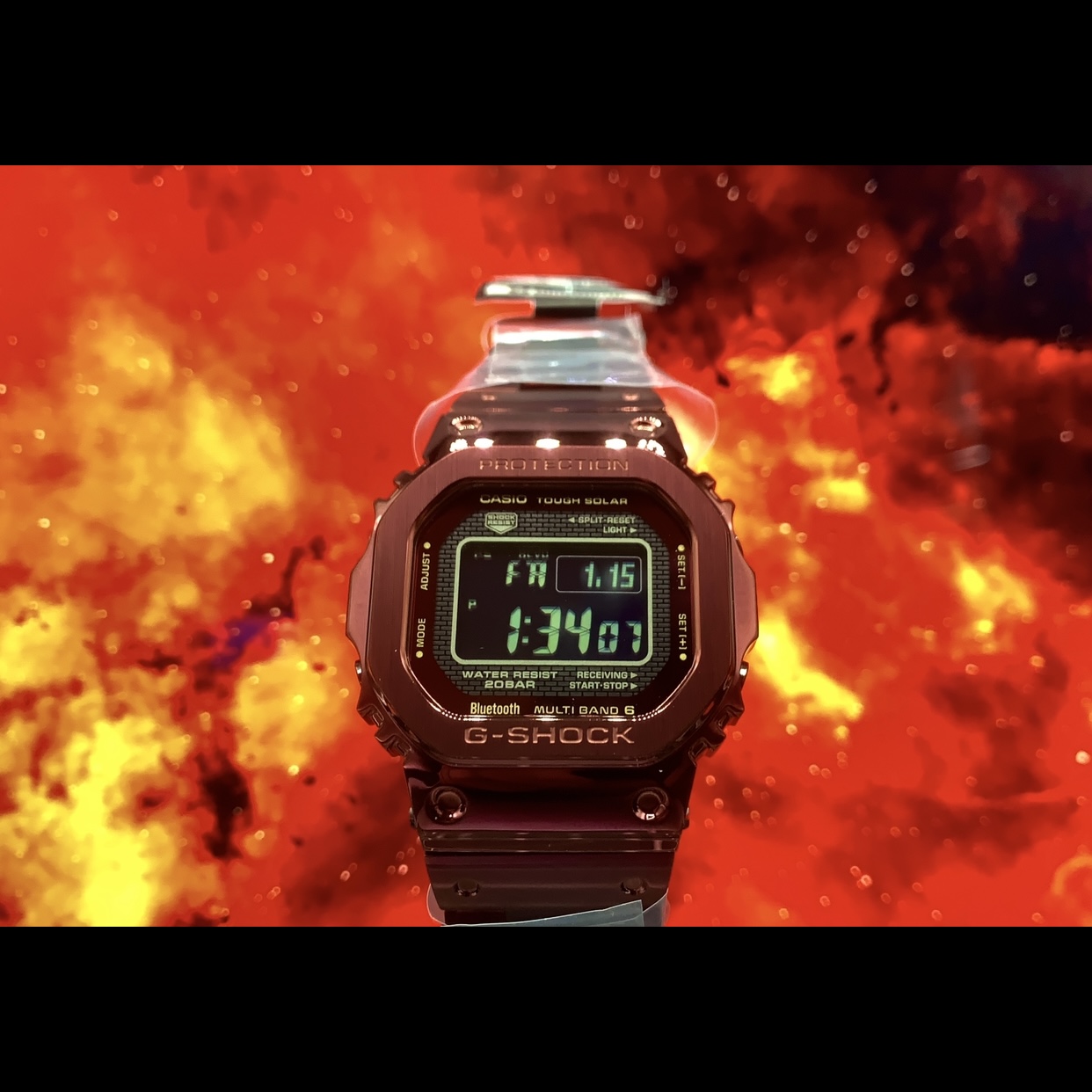 GMW-B5000RD-4JF　CASIO　G-SHOCK　カシオ　ジーショック　フルメタル　赤メタ　GMW-B5000RD-4JF　かっこいい　耐久性　頑丈　腕時計　時計　電波ソーラー　Bluetooth　便利　ガジェット　おすすめ　