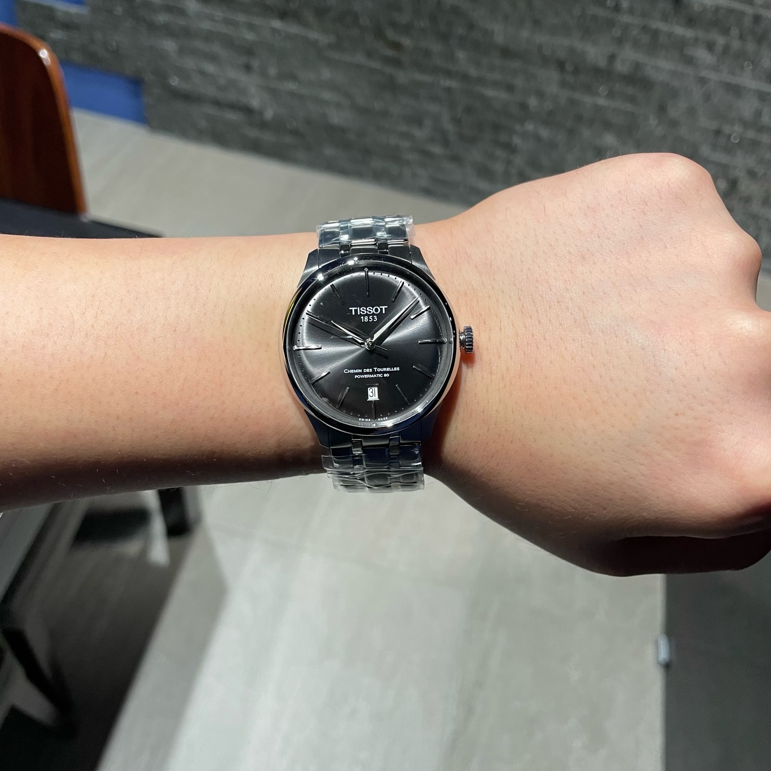 TISSOT　ティソ　パワーリザーブ80　腕時計　おすすめ　安い　安価　お洒落　おしゃれ　かっこいい　シンプル　高級感　サファイアガラス　黒文字盤　ひげゼンマイ