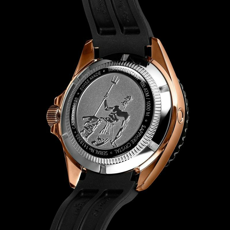 EDOX NEPTUNIAN AUTOMATICは、暗所でも圧倒的な視認性を誇るスーパールミノバX1をインデックスと針に採用し、長時間発光による優れた判読性を実現。風防には反射防止コーティング付きのフラットな3mm厚サファイアクリスタルを採用し、どの角度からも文字盤が視認可能。自動巻きムーブメント、日付表示、逆回転防止セラミックベゼル、ねじ込み式リューズなど実用的機能が満載。ビジネスでもオフでも活躍する、タフでスタイリッシュなダイバーズウォッチ。