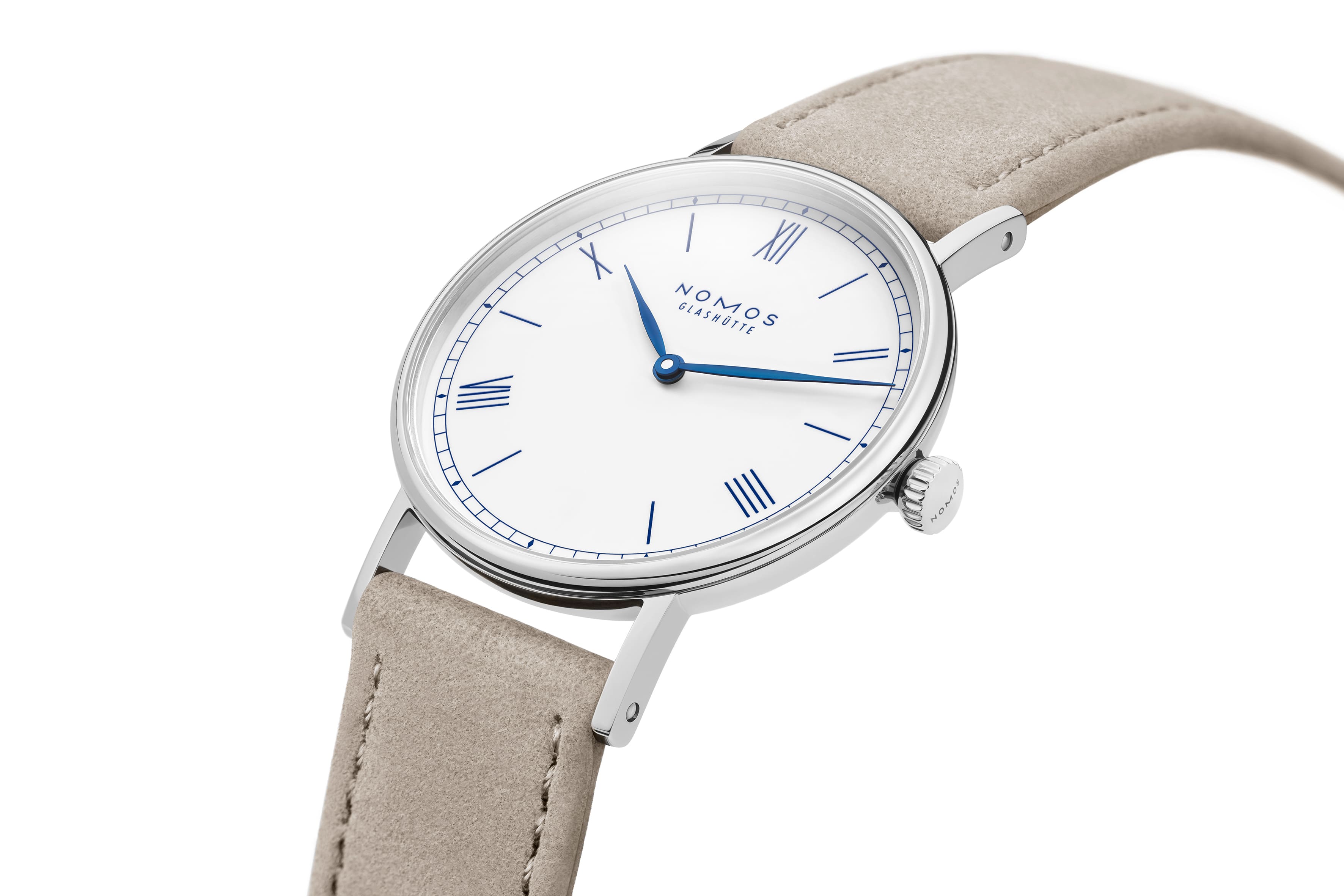 Ludwig AOYAGI　NM241.S5 (DUO)　NOMOS GLASHÜTTE（ノモス グラスヒュッテ）日本限定モデル ラドウィッグ AOYAGI Blue Willow Leaf 手巻き機械式腕時計、青柳をモチーフにした青焼きリーフ針とベロ藍ブルーインデックスを備えたエナメルホワイト文字盤、ドイツ製自社ムーブメントDUW4001搭載、53時間パワーリザーブ、シースルーバック仕様のステンレススチールケースを採用した日本文化を表現する限定腕時計