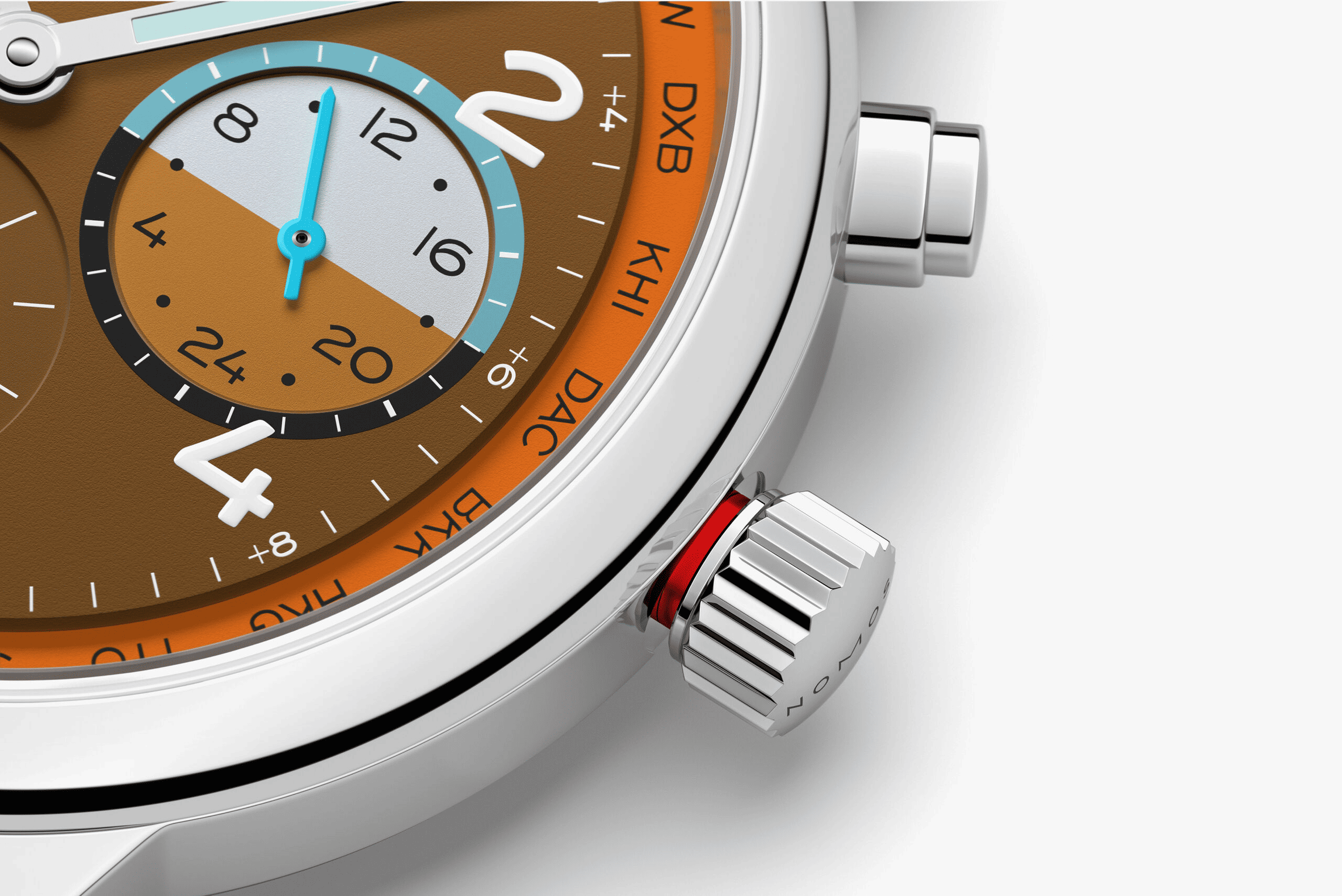 「NOMOS Glashütte（ノモス）のクラブ・スポーツ ネオマティック ワールドタイマー キャニオン（NM790.S3）は、世界限定175本の自動巻きワールドタイム腕時計｜キャニオンカラーと呼ばれる温かみあるテラコッタブラウンが特徴で、土や荒野を想起させる無骨でアースカラーなデザイン｜40mm径・9.9mm厚のステンレスケースに、自社製ムーブメントDUW 3202を搭載し、24のタイムゾーン表示とセカンドタイムゾーンの24時間表示を備えるスポーティーかつ機能的なモデル｜風防にはドーム型サファイアクリスタル、裏蓋はシースルーバック仕様で、100m防水、SSブレスレット（デプロワイヤントクラスプ）付き｜世界で一番薄いワールドタイム機構搭載の自動巻き腕時計として、旅行好きやグローバルに活躍する人に向けた限定モデル」