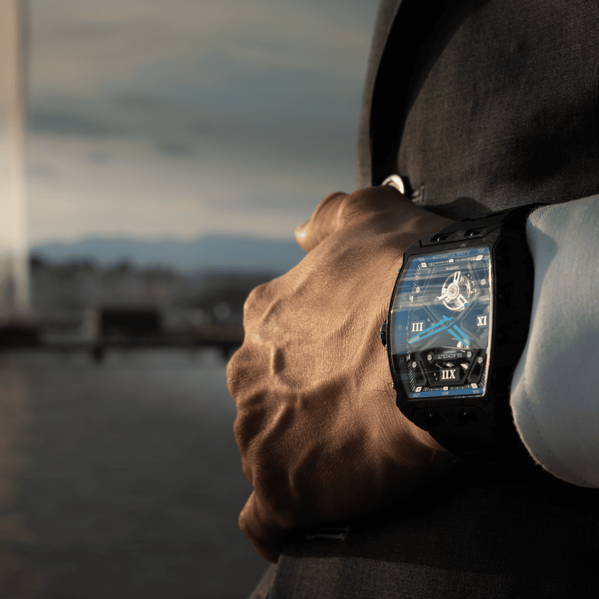 XP1 Tourbillon LT Blue / BOXP1TBLTCDB「スイスの時計職人と若きデザイナーのコラボが光るXP1｜BLACKOUT WATCHESが日本で新たな高級時計の選択肢に」