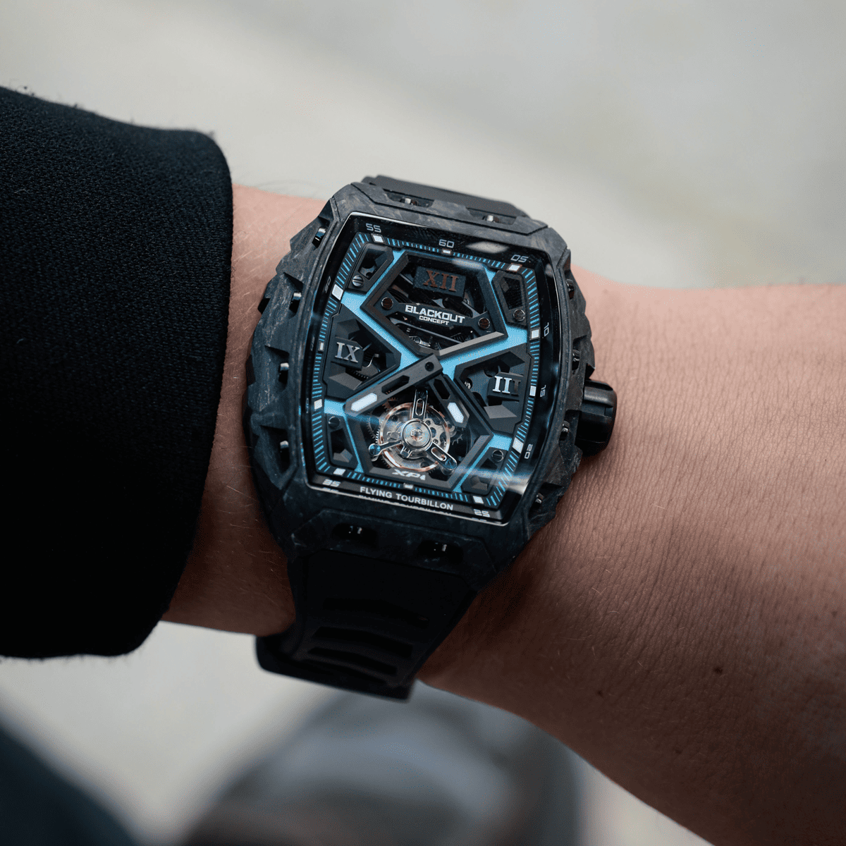 「BLACKOUT WATCHES XP1 Tourbillon｜スイスメイドの確かな品質と若者向けデザインで日本初上陸」