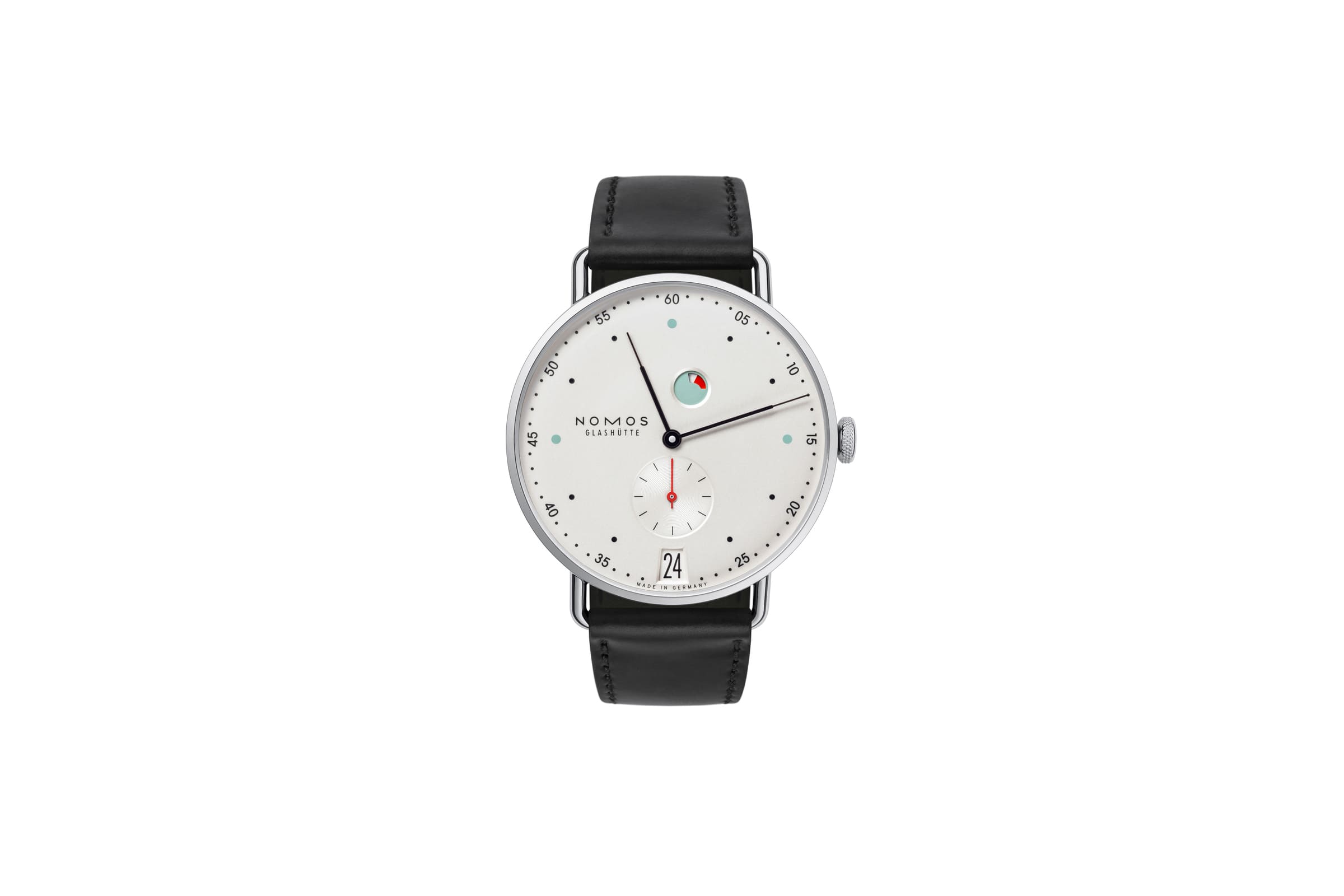 Metro / MT1D4W2　1101初めての高級時計を選ぶなら、NOMOS Glashütte（ノモス・グラスヒュッテ）。ドイツ・グラスヒュッテで生まれたこのブランドは、クラフツマンシップとデザイン哲学を融合させた上質な機械式腕時計を生み出しています。無駄を削ぎ落とした美しい佇まい、確かな精度、そして毎日つけたくなる快適さ。ビジネスにもカジュアルにも自然に溶け込む一本として、時計好きが最初に惚れ込むブランドです。東京・阪急メンズ東京FORTUNE TIMEでは、定番モデルから限定品まで幅広く展示。あなたの人生の節目を飾る一本に出会えます。