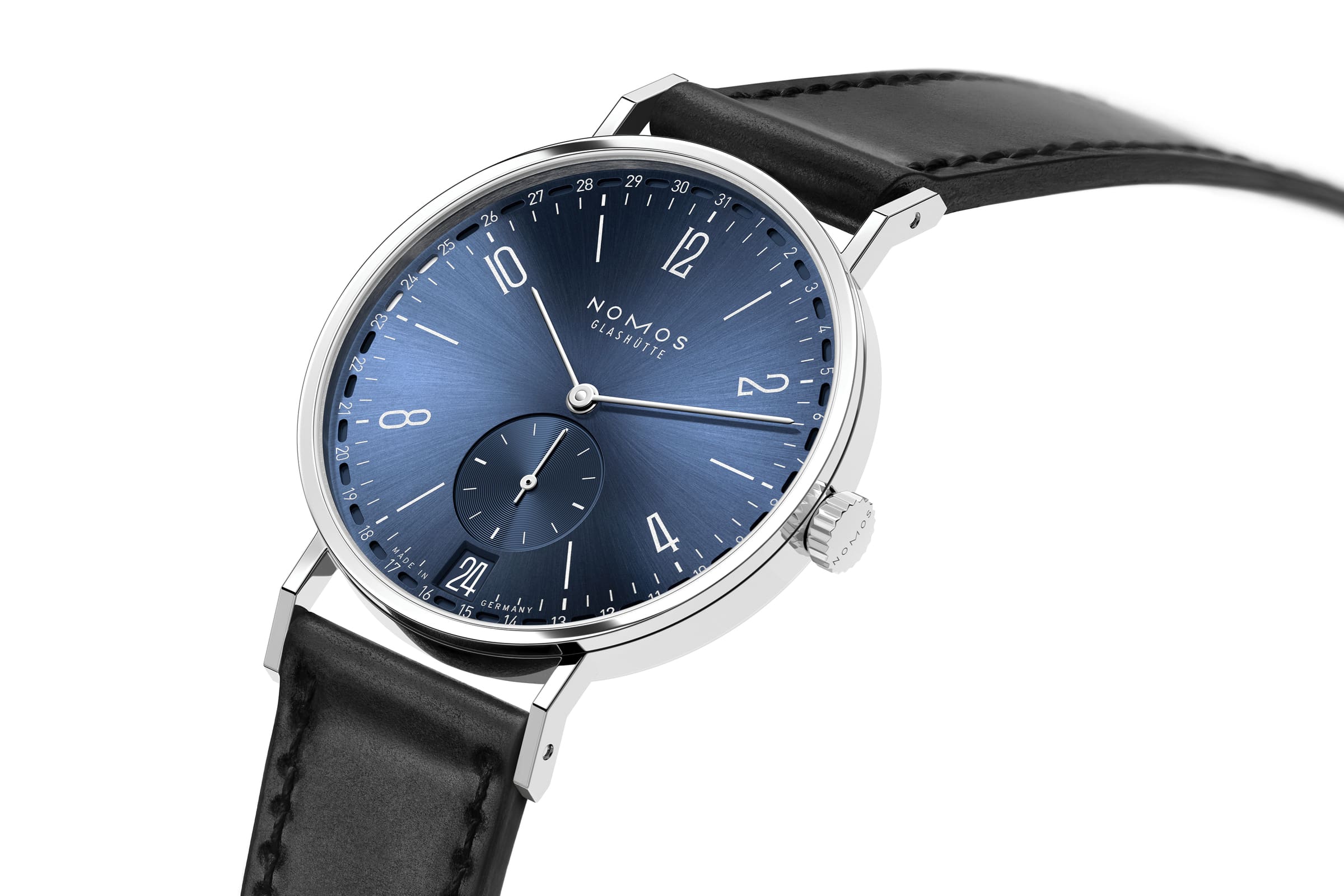   タンジェント　2デイト NM136 NOMOS Glashütte（ノモス グラスヒュッテ）Tangente（タンジェント）は、初めての本格的な機械式腕時計としても最適な逸品。無駄を削ぎ落とした視認性の高いダイヤルとしっかりした工作精度により、機械式の美しさを素直に体感できる入門向けの名作です。将来的なメンテナンスや価値継承も見据えた一生モノ候補。