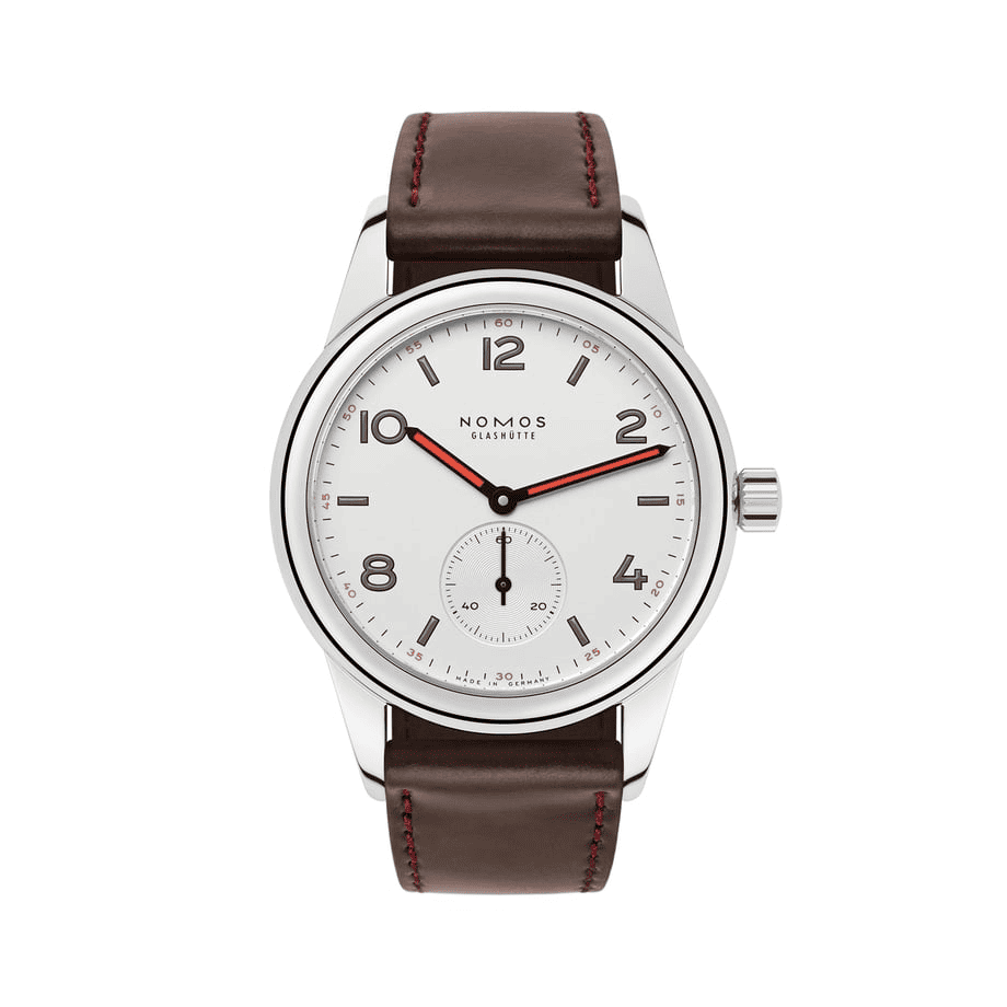 CLUB Re-designed NM703.1　NOMOS GLASHÜTTE  NOMOS ノモス　NOMOS Glashütte（ノモス グラスヒュッテ）Club（クラブ）は、ファーストラグジュアリーとして取り回しの良い選択肢。堅牢な作りとシンプルな操作性により機械式に初めて触れる人にも扱いやすく、毎日使える実用性と適度な存在感を備えた一本です。