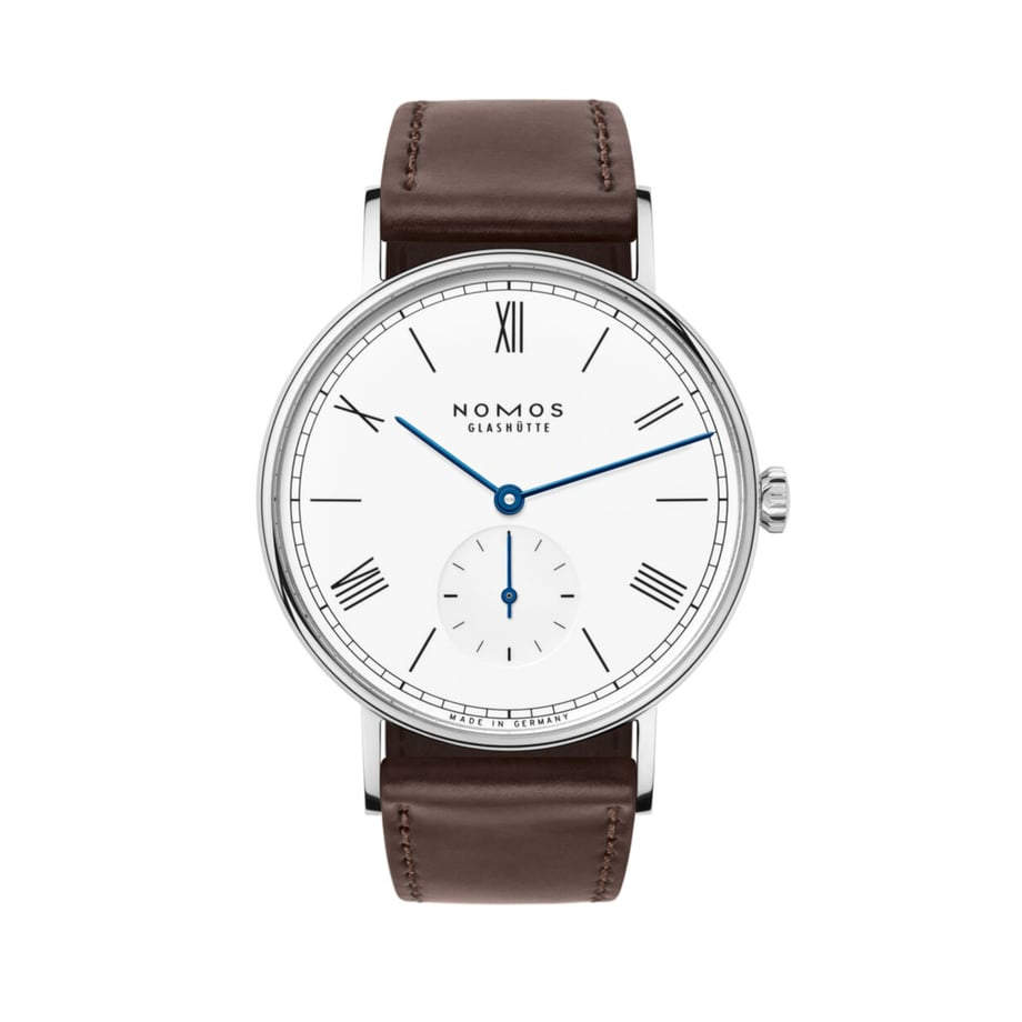 Ludwig 38 enamel white  LD1A2EW238　237　NOMOS Glashütte（ノモス グラスヒュッテ）Ludwig（ラドウィッグ）シリーズは、ローマ数字やクラシカルな書体を採り入れた端正な顔立ちが特徴の機械式腕時計。ペアで揃えるとフォーマルさと統一感が出て、クリスマスやアニバーサリーに相応しい格式ある贈り物になります。伝統的な美意識を求める方へのギフトに最適です。