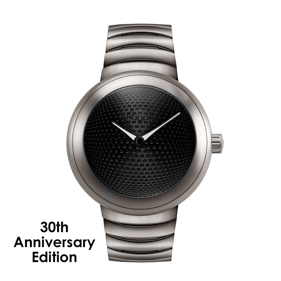IKEPOD HOROPOD Lisboa 30th Anniversary Edition IPHO02TITL30TH。チタニウム素材とブラックダイヤルが特徴の44mmケース、阪急メンズ東京FORTUNE TIMEで購入可能な限定モデル。