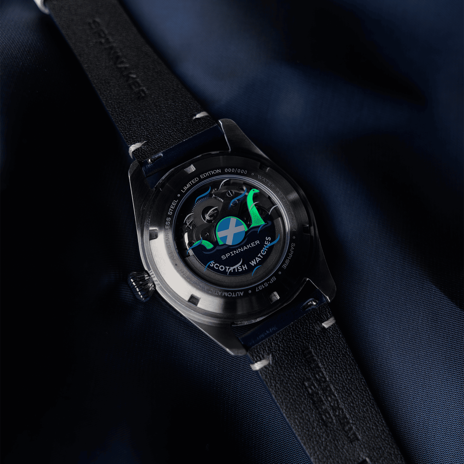  スコットランドの伝説的生物ネッシーが登場するスピニカー SP-5137-01。Scottish Watchesの時計愛好家向けサイトとのコラボで生まれたダイヤルデザイン。