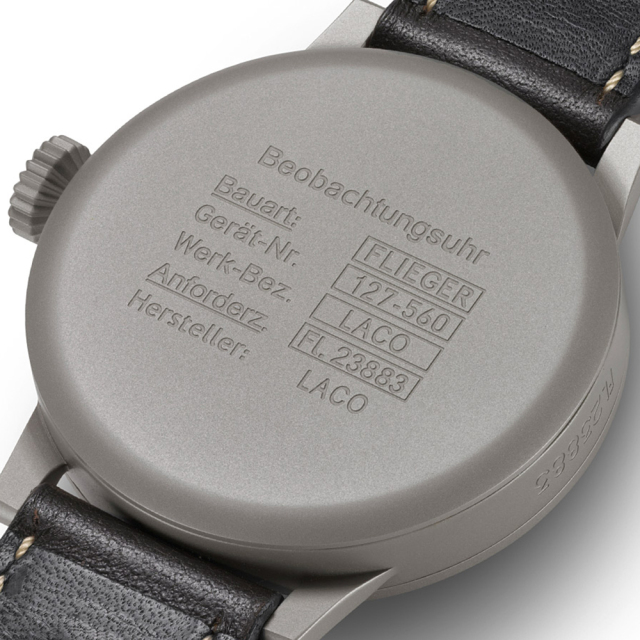 ドイツの伝統的時計製造を体現するLaco ORIGINAL PILOT 861746は、Sellita SW210-1をベースにした手巻きムーブメントを搭載し、視認性の高いルミナス加工とサファイアガラスで本格派のパイロットウォッチを実現。