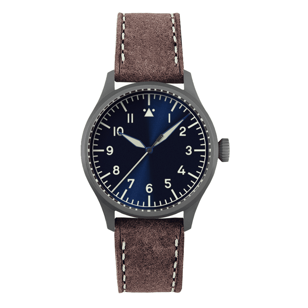 Laco 862141LBL FLIEGER Stuttgart Proは、創業100周年を記念した日本限定25本モデル。ダークブルーの文字盤とブラウンヴィンテージレザーが映える、37mm手巻きフリーガー腕時計。