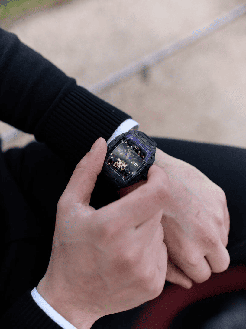 XP1 Tourbillon LT Black / BOXP1TBLTCUV「高級感ある腕時計をカジュアルに楽しむならこれ｜BLACKOUT WATCHES XP1 Tourbillonが日本初上陸」