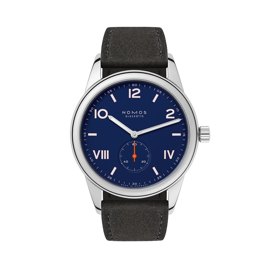 NOMOS Glashütte クラブキャンパス 38 Night Sky NM722.GB ─ 夜空のように静かなブルーが大人の落ち着きを演出。大切なキャリアの節目や門出にふさわしい一本。