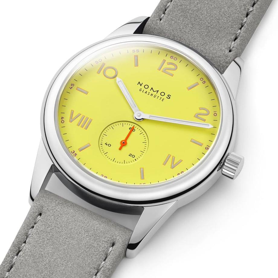 NOMOS クラブキャンパス Star Light 38mm NM721.GB ─ 爽やかで前向きなカラーとユニセックスなサイズ感で、ペアウォッチとしても特別な存在感を放ちます。