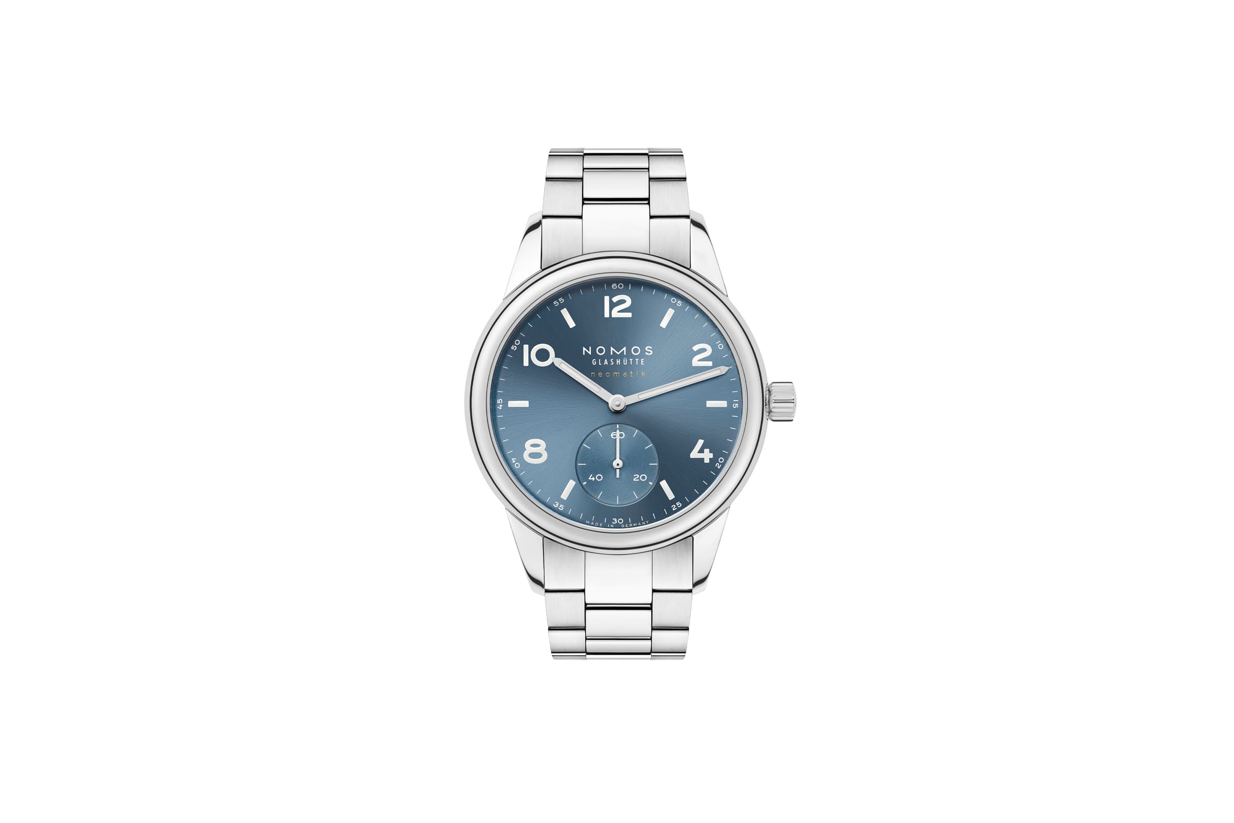 NOMOS Glashütte NM750 クラブスポーツ ネオマティック 37mm ポーラー―氷河を思わせるブルーダイヤルに20気圧防水と自社製DUW 3001ムーブメントを搭載した、薄型8.4mmの高性能自動巻きドイツ製腕時計