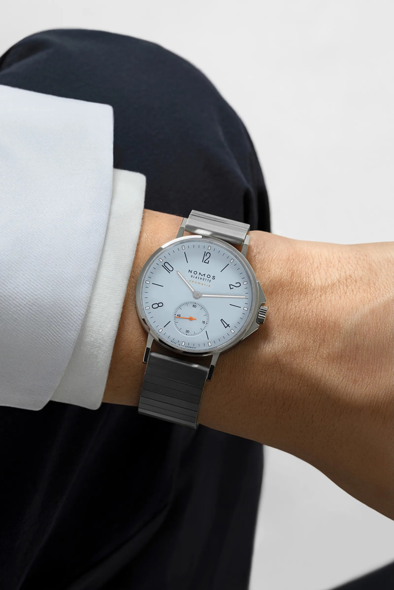 NOMOS アホイ ネオマティックスカイ 着用画像2 NOMOSGLASHÜTTE＋FORTUNE TIME 表参道ヒルズ店