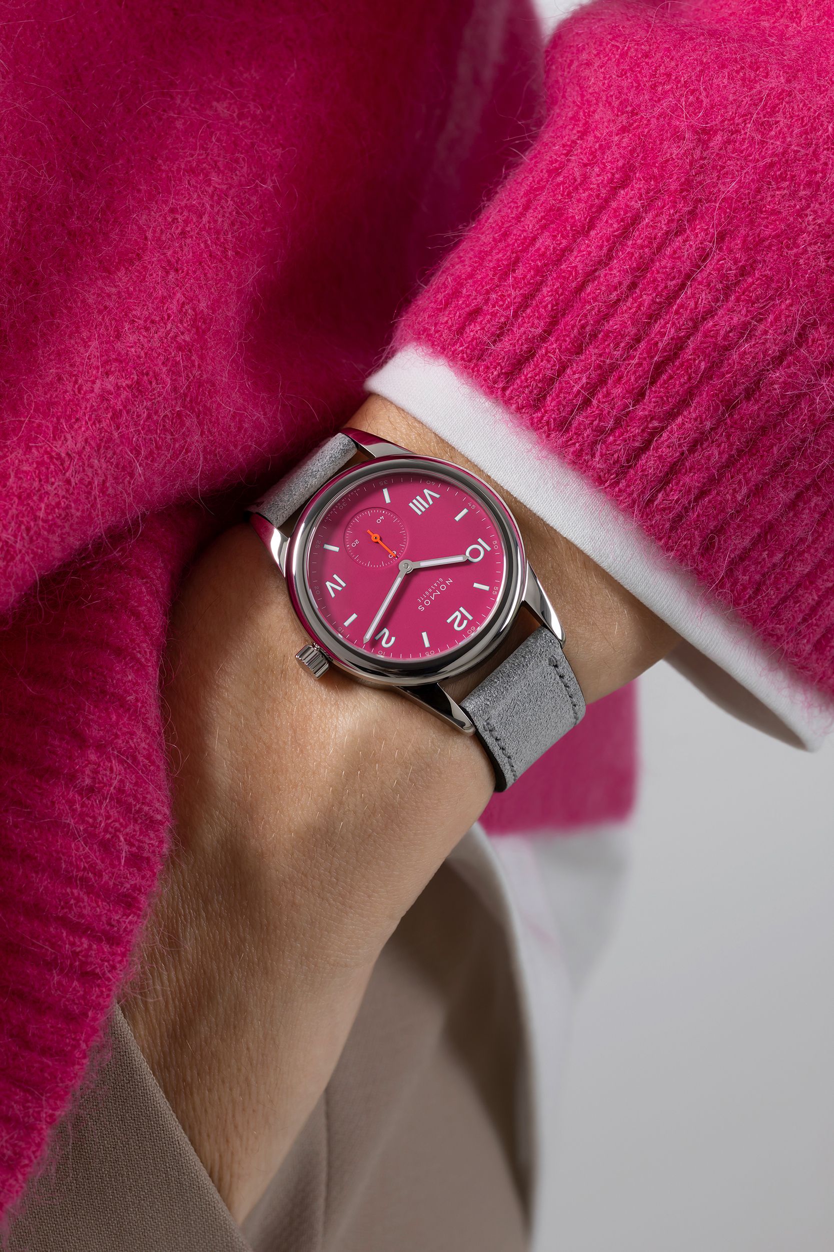 NOMOS クラブ キャンパス ディープピンク 着用画像 NOMOSGLASHÜTTE＋FORTUNE TIME 表参道ヒルズ店