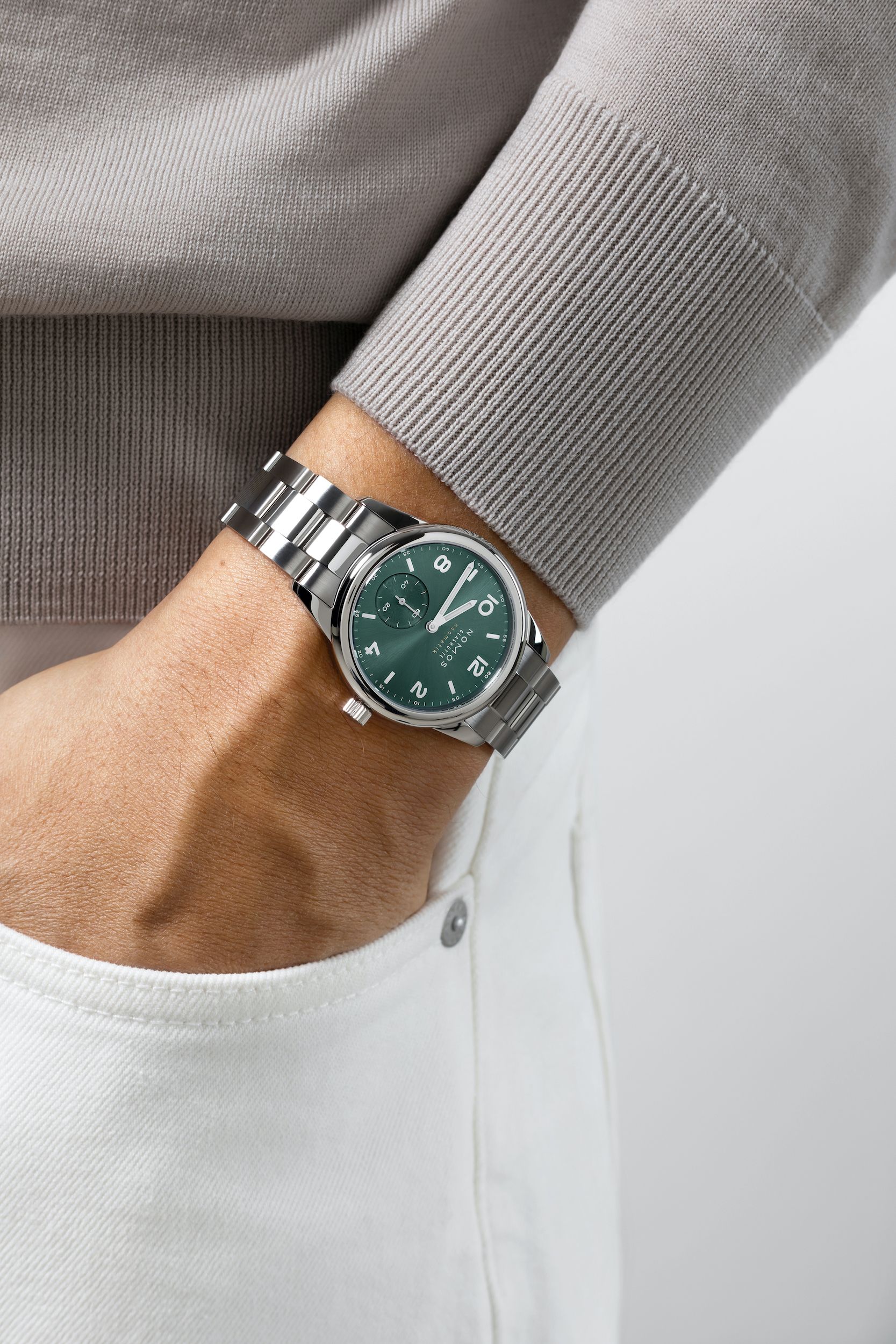 NOMOS クラブ・スポーツ ネオマティック ぺトロール 着用画像 NOMOSGLASHÜTTE＋FORTUNE TIME 表参道ヒルズ店