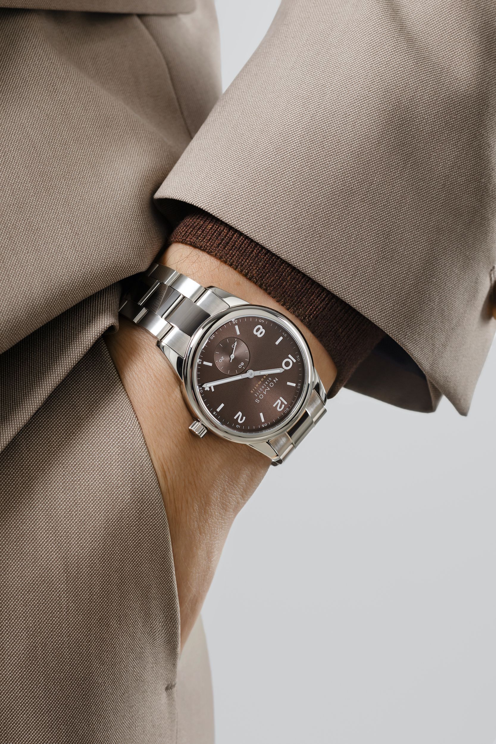 NOMOS クラブ・スポーツ ネオマティック 39 タバコ 着用画像 NOMOSGLASHÜTTE＋FORTUNE TIME 表参道ヒルズ店