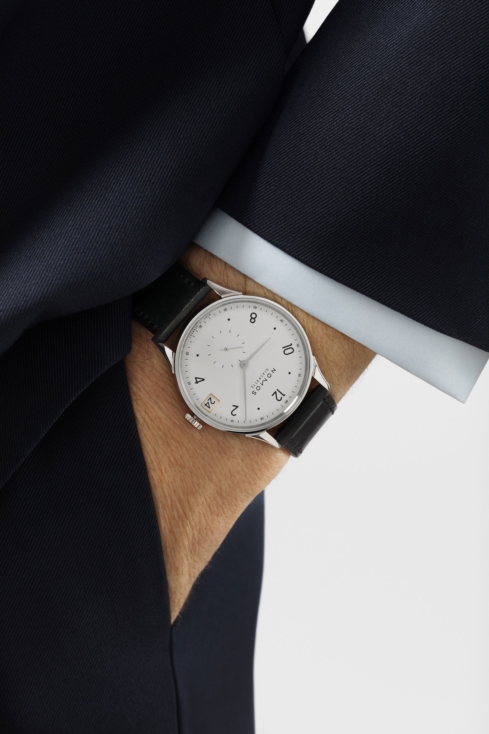 NOMOS ミニマティック 39 デイト 着用画像 NOMOSGLASHÜTTE＋FORTUNE TIME 表参道ヒルズ店