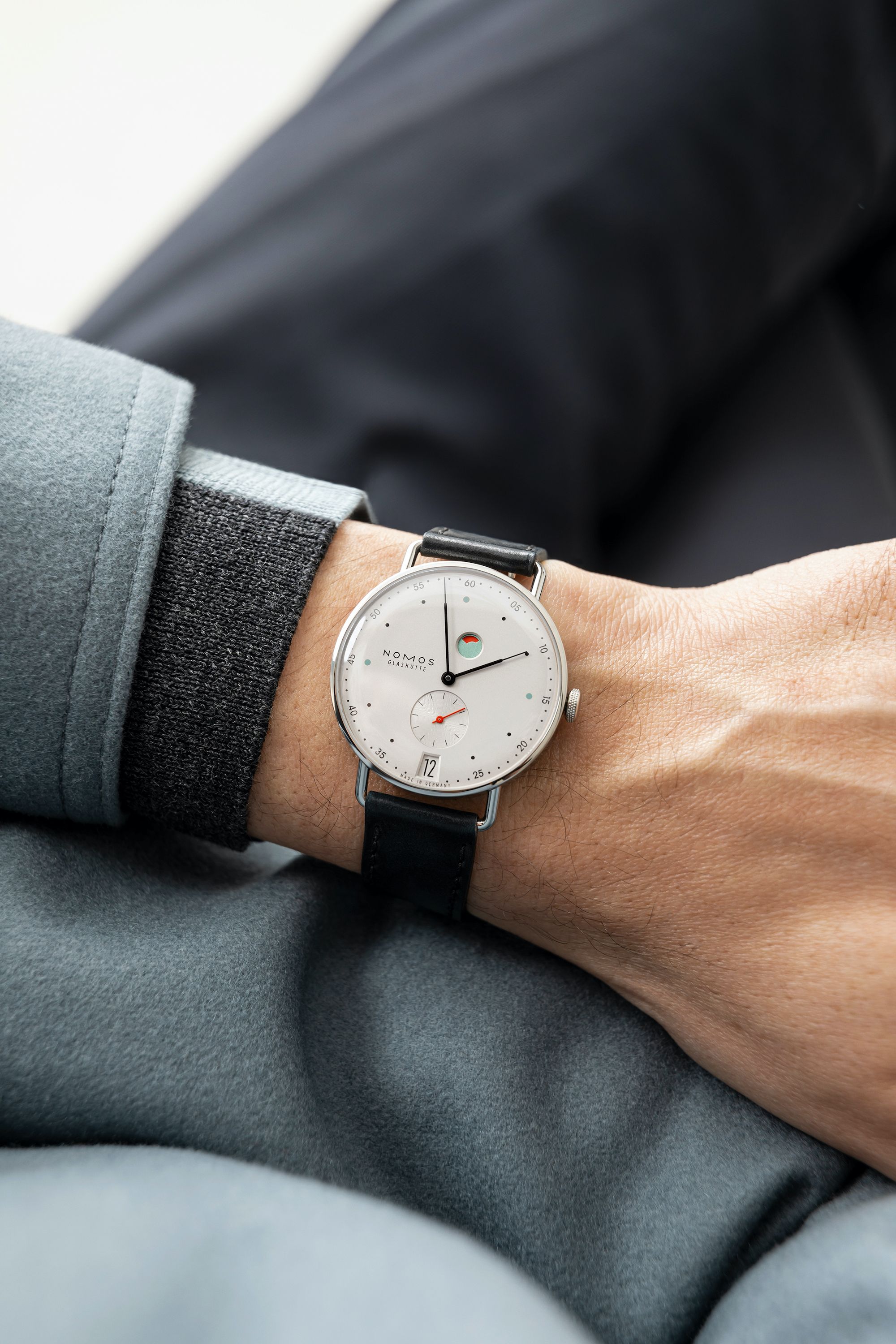 NOMOS メトロ デイト パワーリザーブ 着用画像 NOMOSGLASHÜTTE＋FORTUNE TIME 表参道ヒルズ店