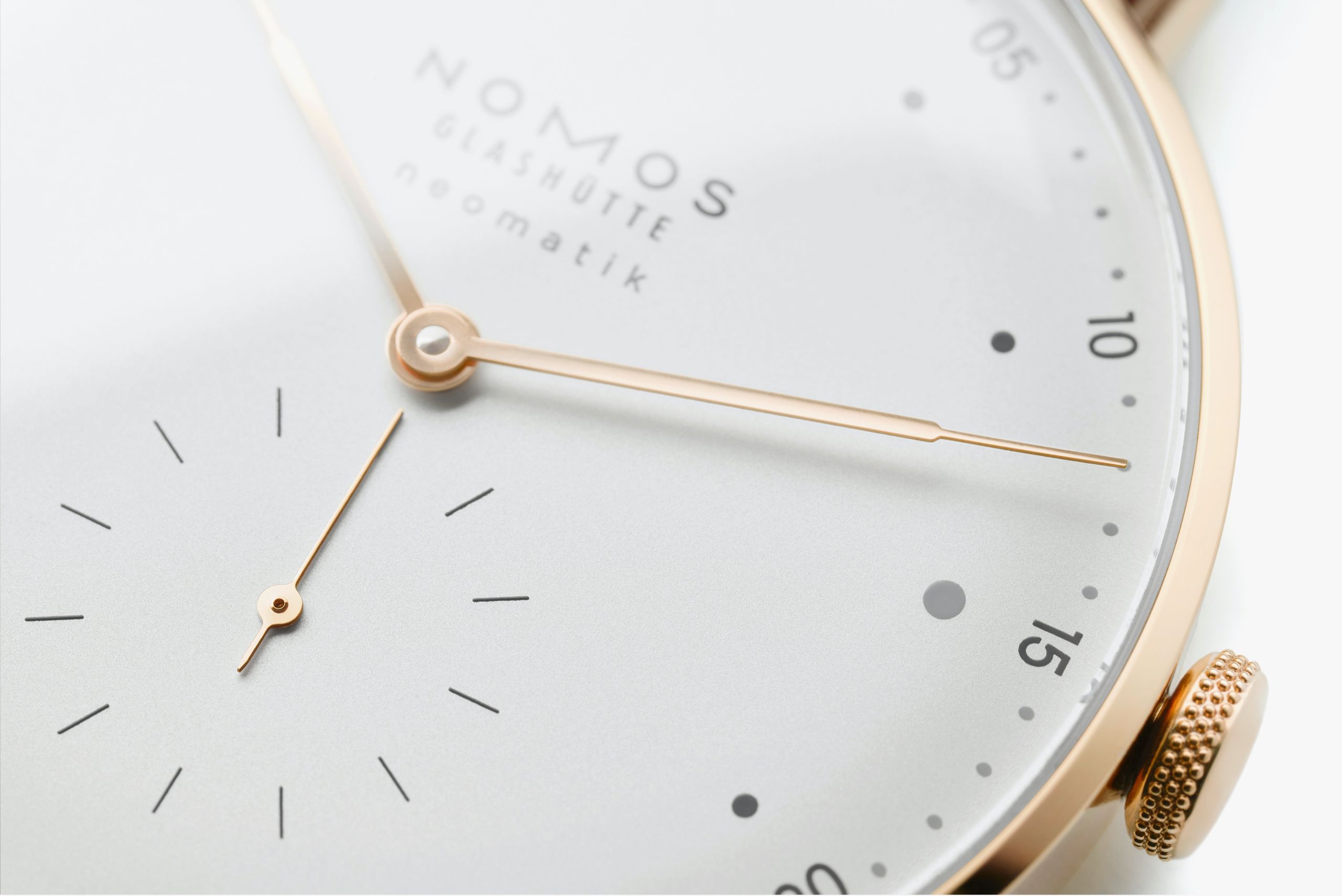 NOMOS メトロ ネオマティック 39  ローズゴールド アップ画像 NOMOSGLASHÜTTE＋FORTUNE TIME 表参道ヒルズ店