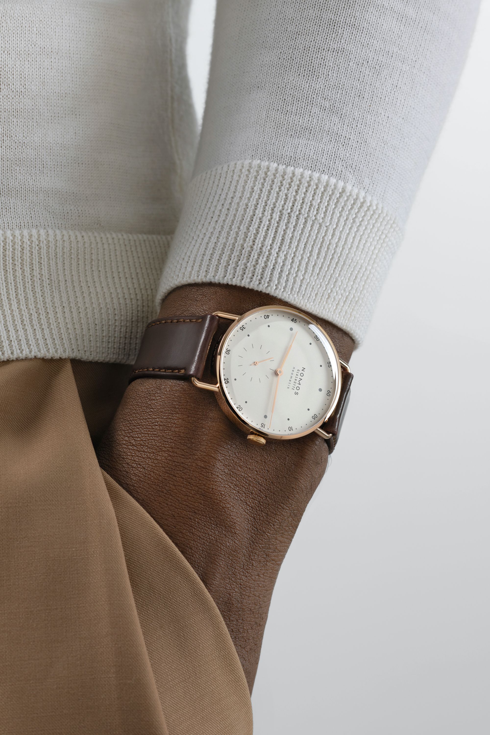 NOMOS メトロ ネオマティック 39 ローズゴールド 着用画像 NOMOSGLASHÜTTE＋FORTUNE TIME 表参道ヒルズ店