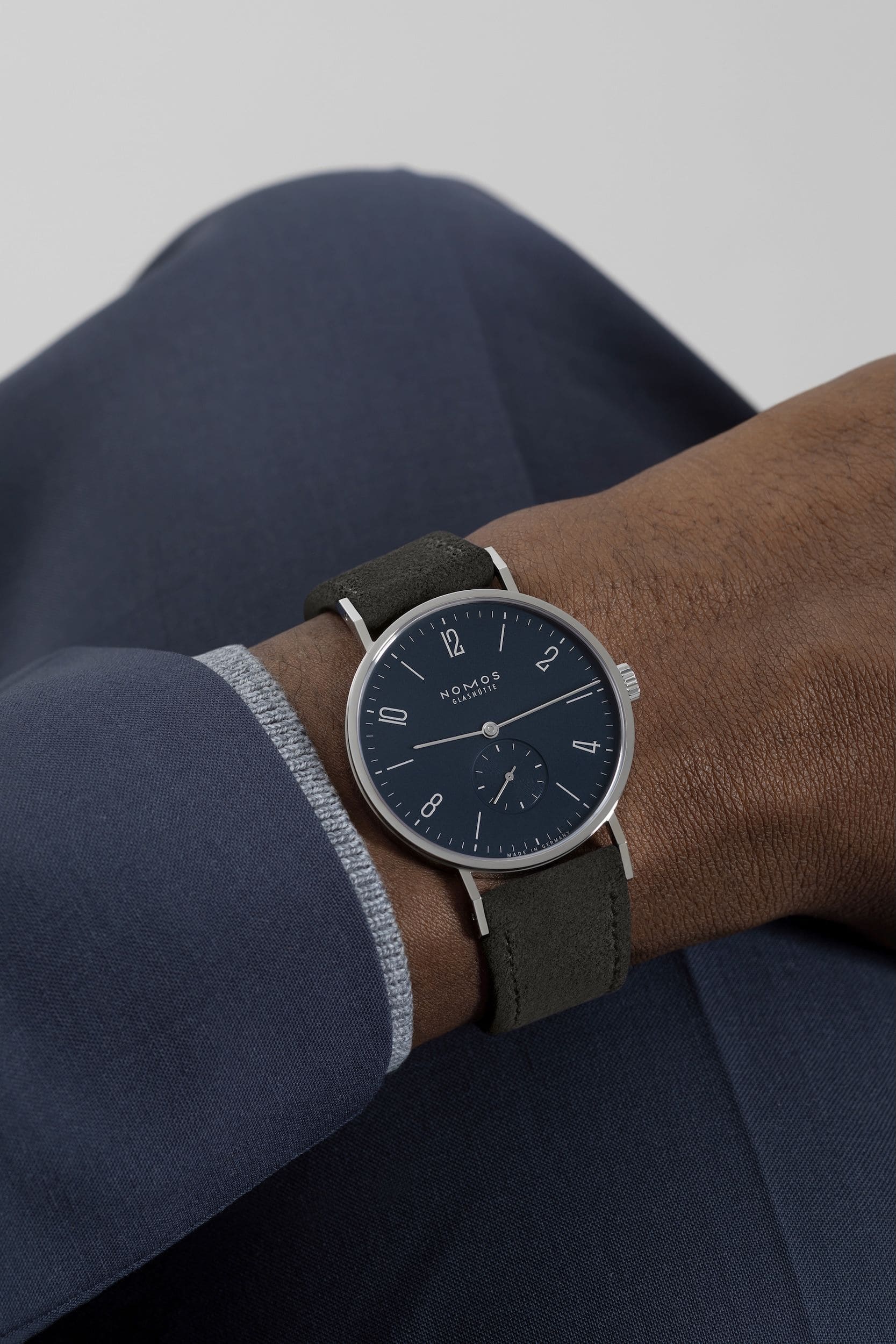 NOMOS タンジェント 38 ミッドナイトブルー 着用画像 NOMOSGLASHÜTTE＋FORTUNE TIME 表参道ヒルズ店