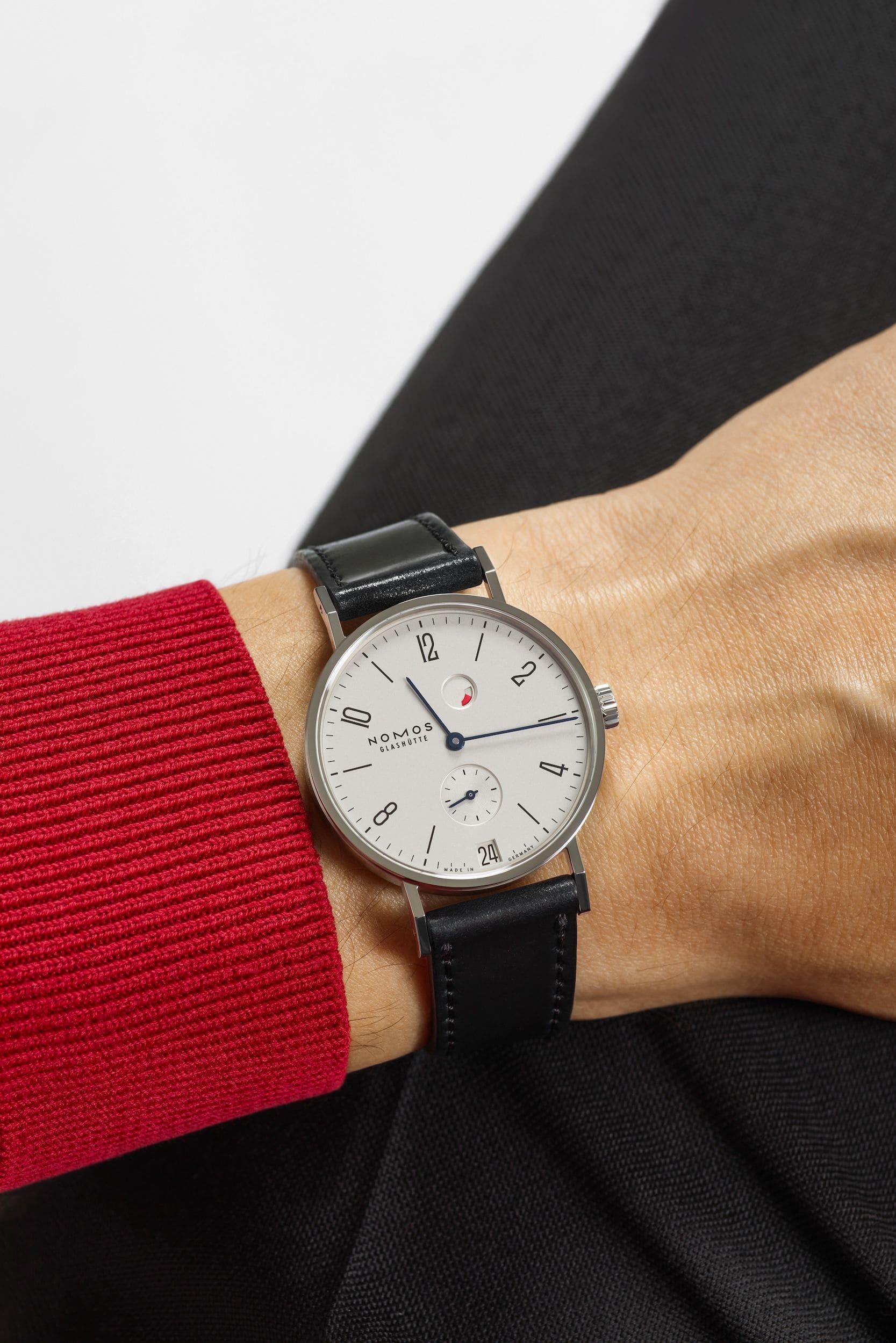 NOMOS タンジェント パワーリザーブ デイト 着用画像 NOMOSGLASHÜTTE＋FORTUNE TIME 表参道ヒルズ店