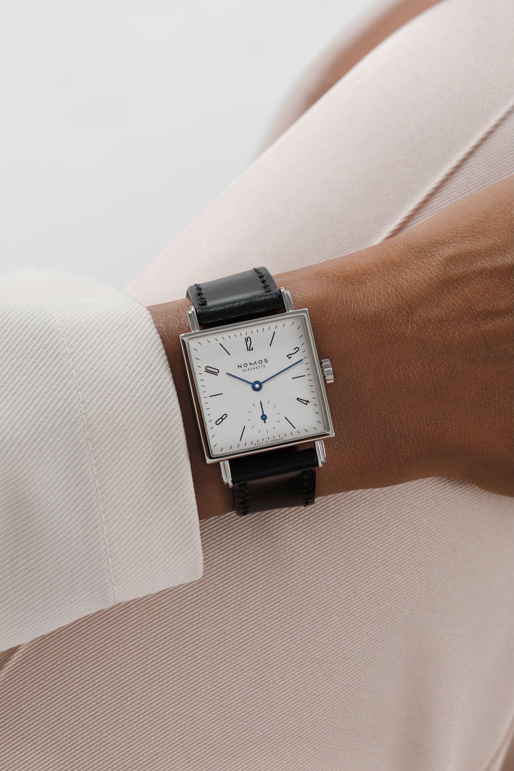 NOMOS テトラ  27 ホワイト 着用画像2 NOMOSGLASHÜTTE＋FORTUNE TIME 表参道ヒルズ店